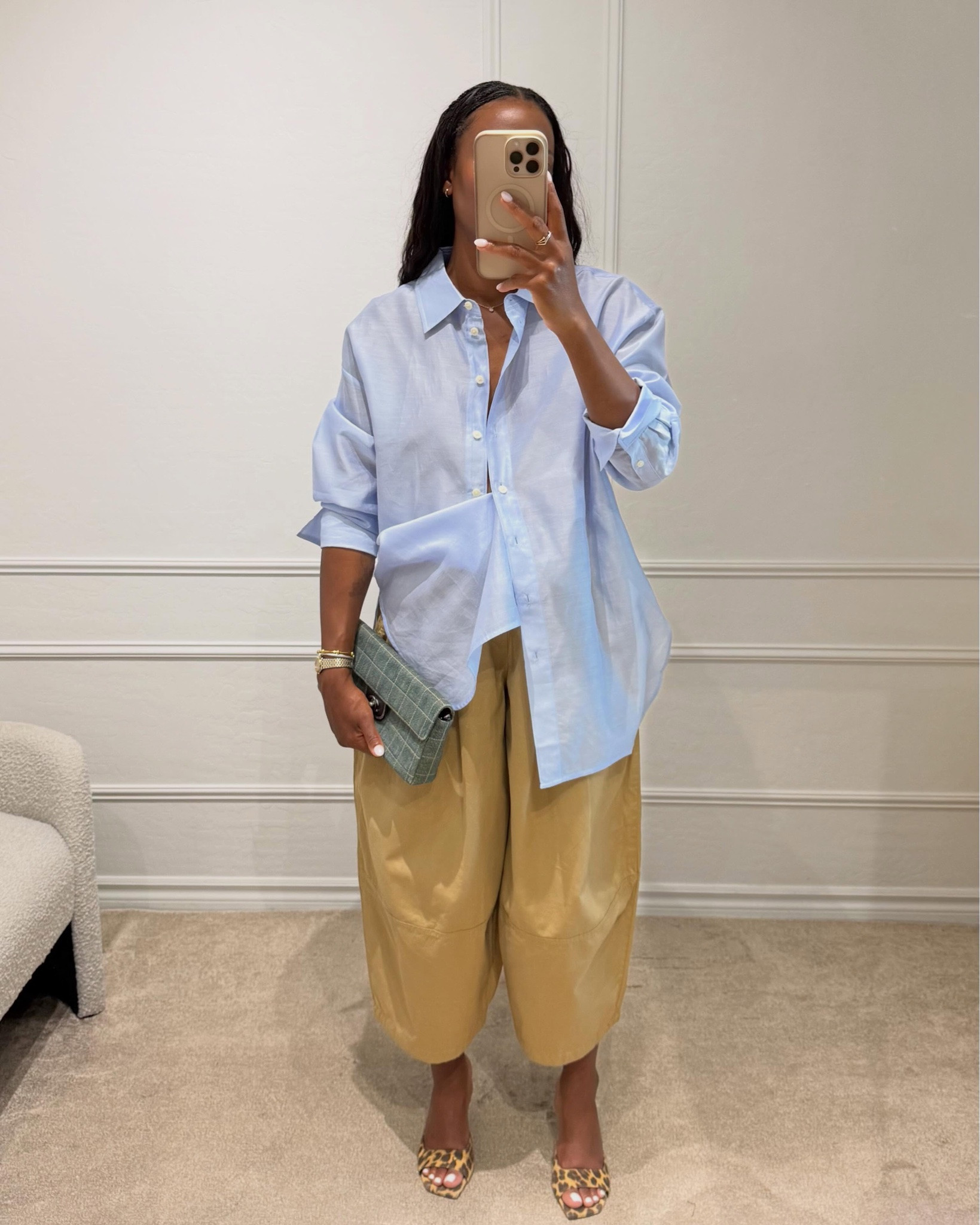 Maximize your wardrobe! 1 pair of pants x 6 looks. Which is your fave? Comment LOVE and I’ll send you what I can. 

#outfitsdaily #capsulewardrobe #summeroutfitinspo #stylishgirls #minimalstyledaily