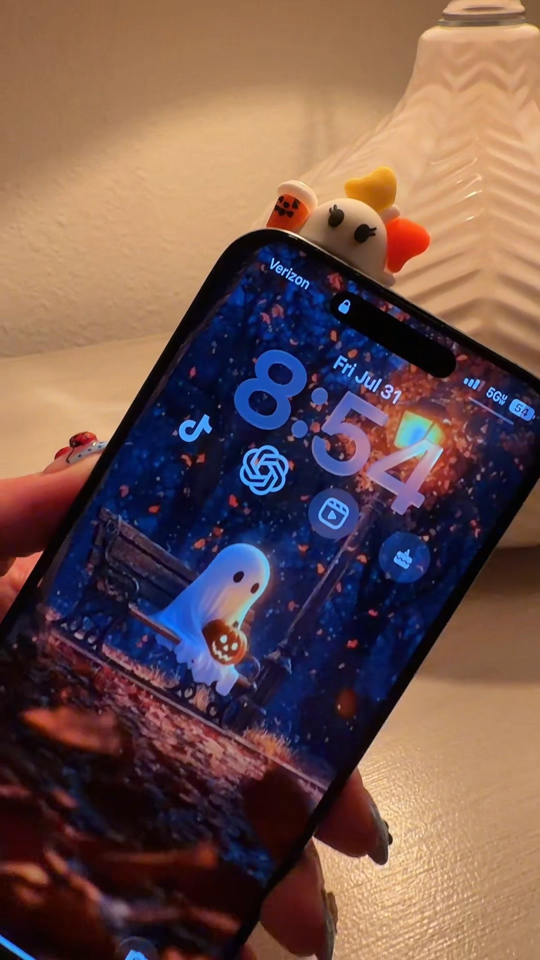 I love how cute my phone turned out with these phone ghost buddies
