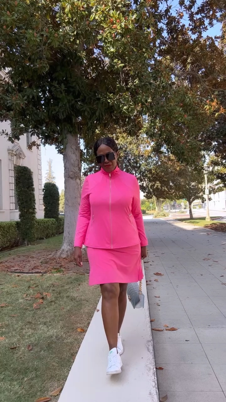 23 years ago, I lost my sister to breast cancer. She was only 37 years old. 
.
.
19 years later, a journalist at @essence magazine contacted me via @Twitter (who knows how) and asked me to share my experience surrounding my loss and healing journey. 
.
.
On my lastest blog post, I’m sharing the story again in honor of my sister and angel, Donna Brewster. 
.
.
I’m wearing @lovechicos honoring #breastcancerawarenessmonth
.
.
.
.
.
PC: @cytherial_ 
#bcam
@americancancersociety 
@susangkomen 
#selfexamination 
#checkthetatas 
#mammogramssavelives 
#blackinfluencerover50 
#stylishparadox 
#blackblogger
#livechicos
#iwearwhatilike #losangelesblogger  #50plusandfabulous #aboutalook  #stylediaries #stylegram 
#womenwithstyle #agelessstyle 
#midlifewomen 
#curvesandconfidence #thinkpink

#LTKcurves #LTKsalealert #LTKstyletip