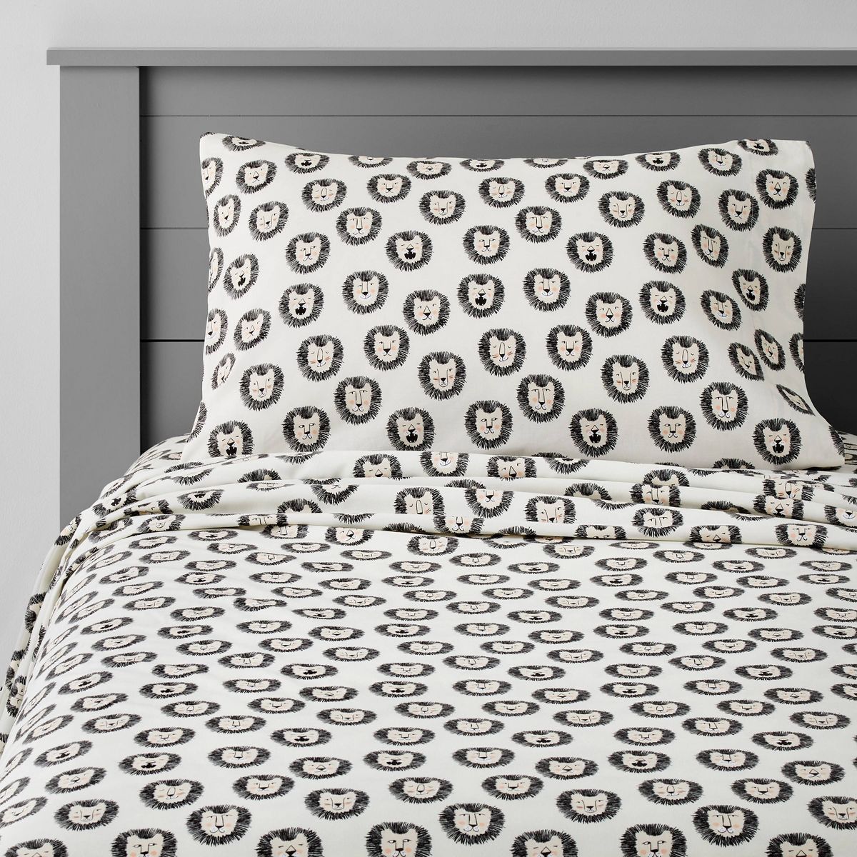 Toddler Lions Cotton Kids' Sheet Set Black & White - Pillowfort™ | Target