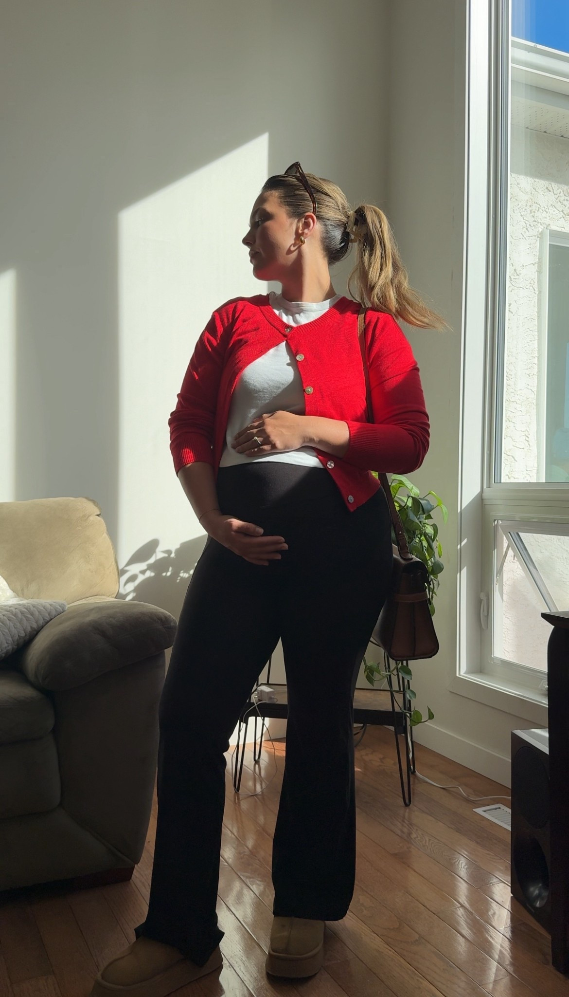 Everyday comfy curvy pregnancy outfit 

Wearing a size L in cardigan 
Size L In tee 
And size M in pink blush maternity leggings 

#LTKBump