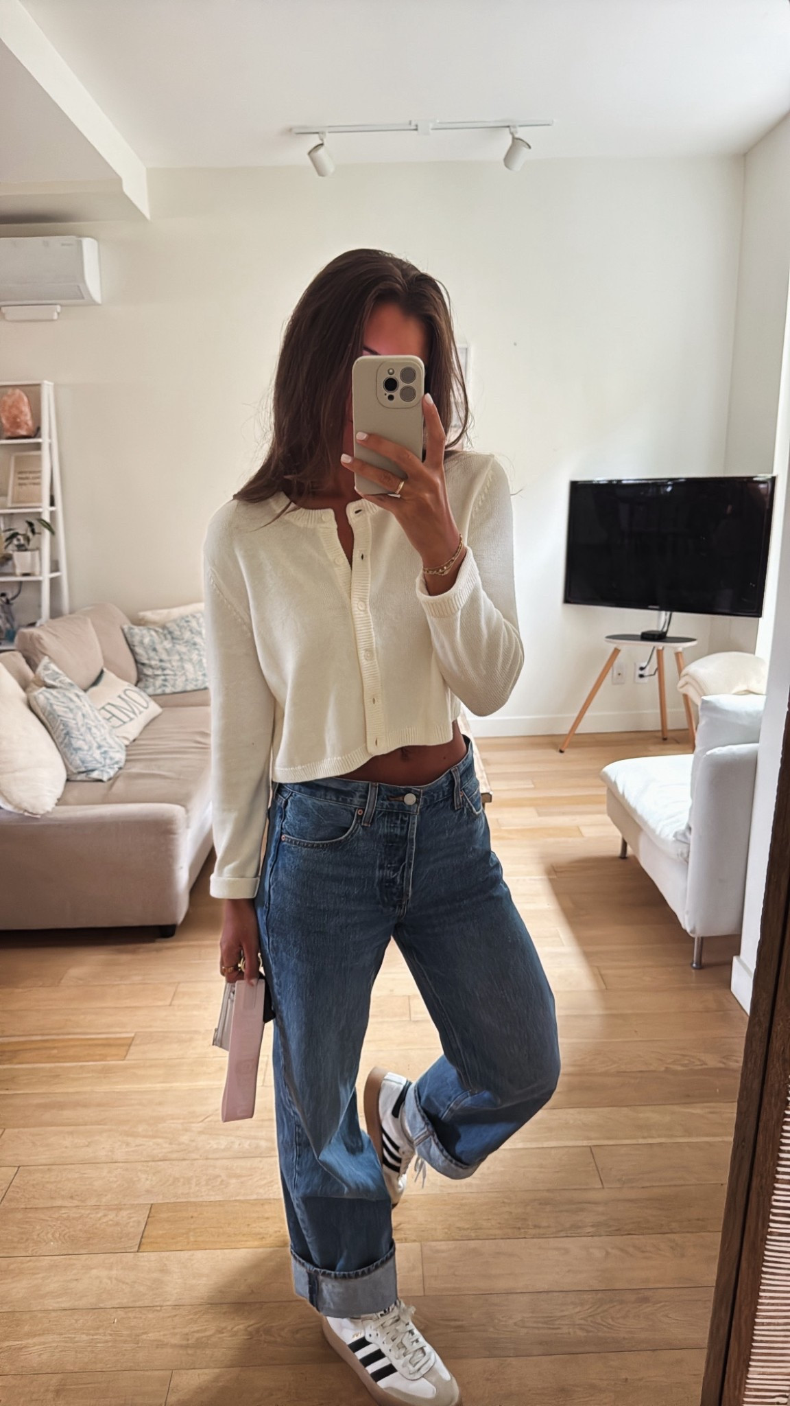 Aritzia OOTD
sweater XS
jeans 25
