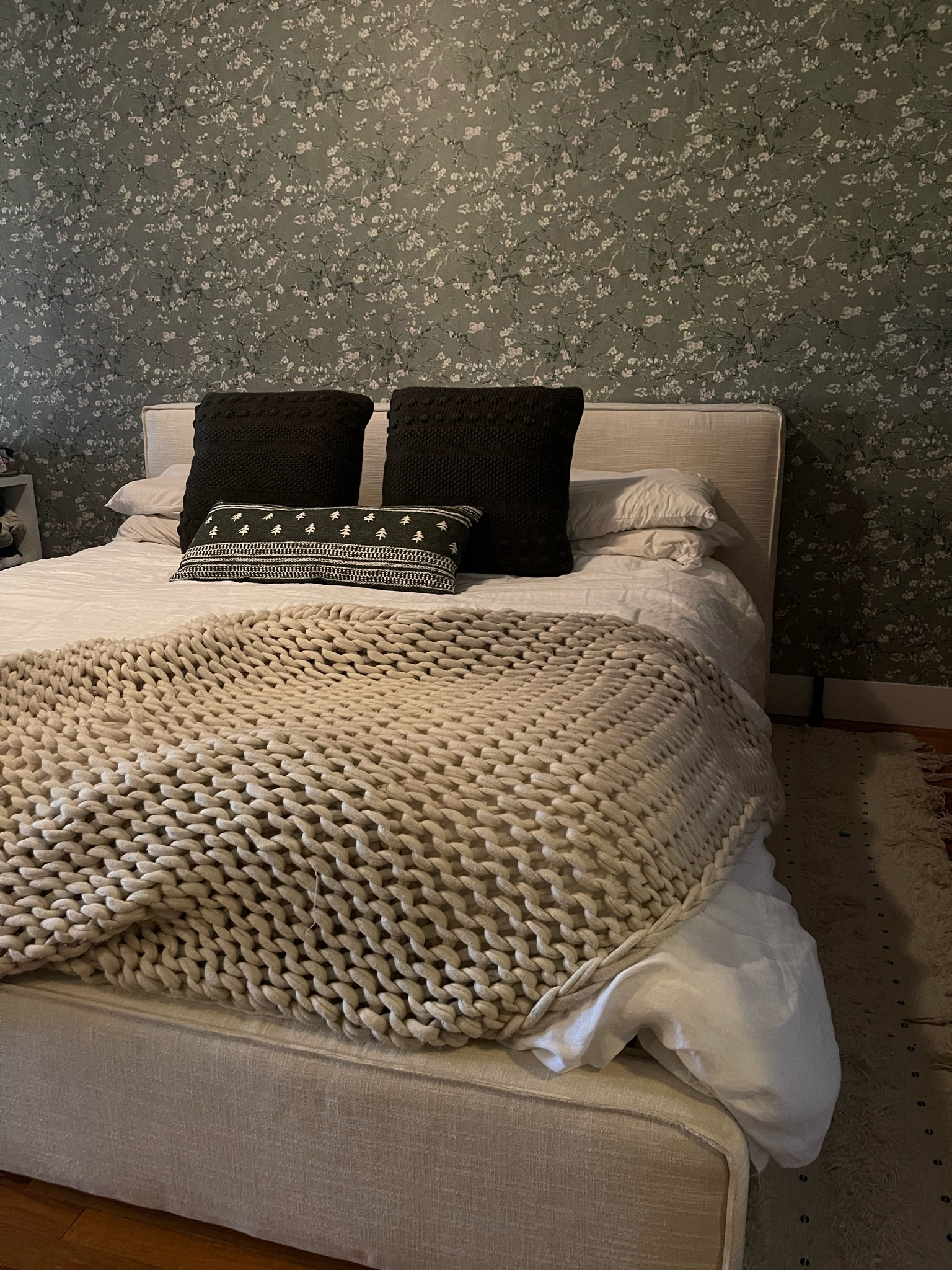 Obsessed with our new bedroom wallpaper and bedding 

#LTKhome