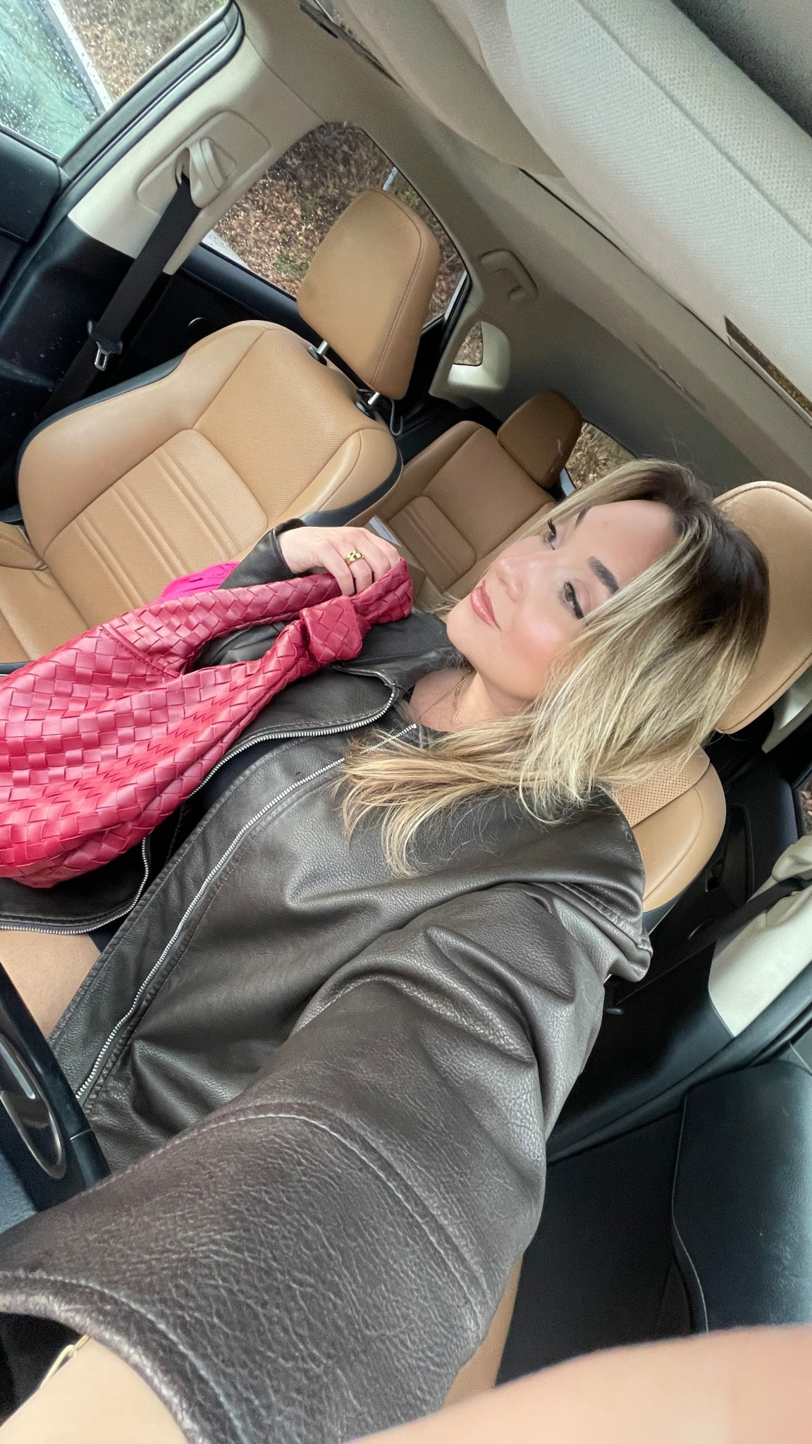 Loving a little pop of red 

#LTKMidsize #LTKFindsUnder100 #LTKSeasonal