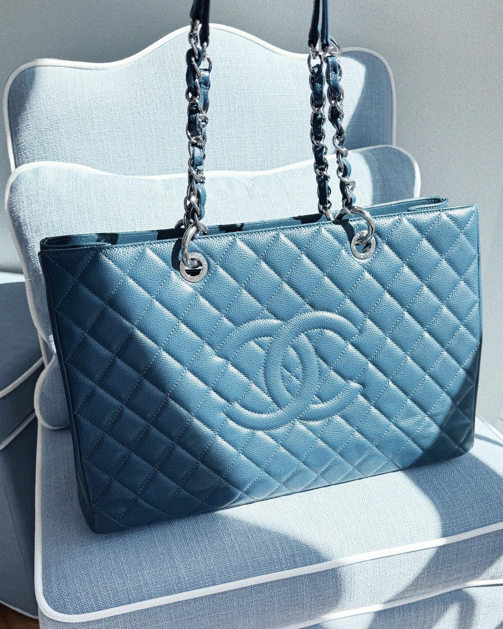 I’m having the best time borrowing this beauty from Vivrelle! 

#LTKootd
