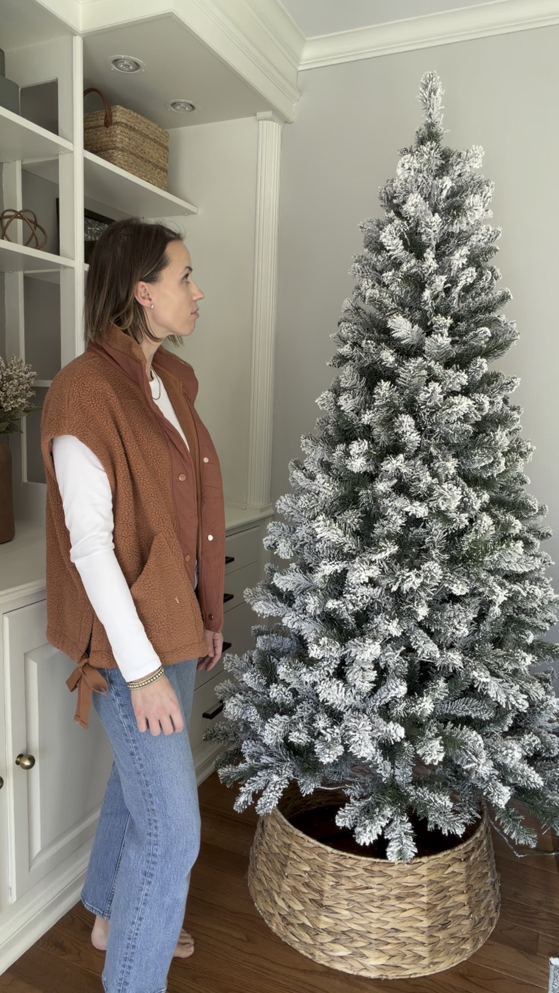 I couldn’t resist using this audio for my tree 🤭 loving how my “pretty tree” turned out this year! It makes me happy turning it on in the morning and seeing the glow 🎄🫶🏻

✨comment ‘tree’ for 🔗 to everything I used!
.
.
.
.
.
#christmastree #holidayhome #holidaydecor #christmasdecor #christmasred 

#LTKHoliday #LTKHome #LTKFindsUnder100