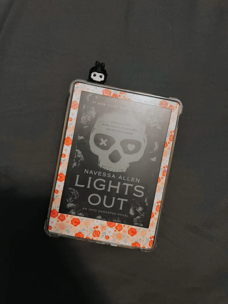 Bookish Bad Boy Phone/Kindle Holder: "Serial Stalker" Figure | Etsy (US)