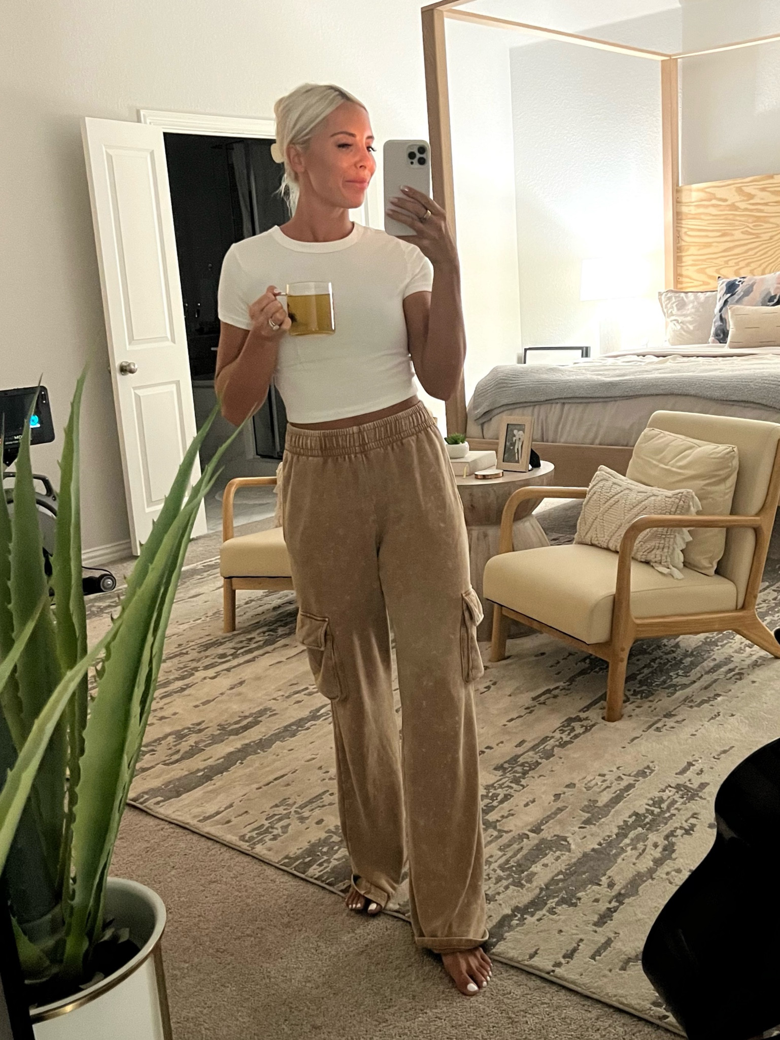 Comfiest loungewear!!
Wearing XS in bottoms and S in top