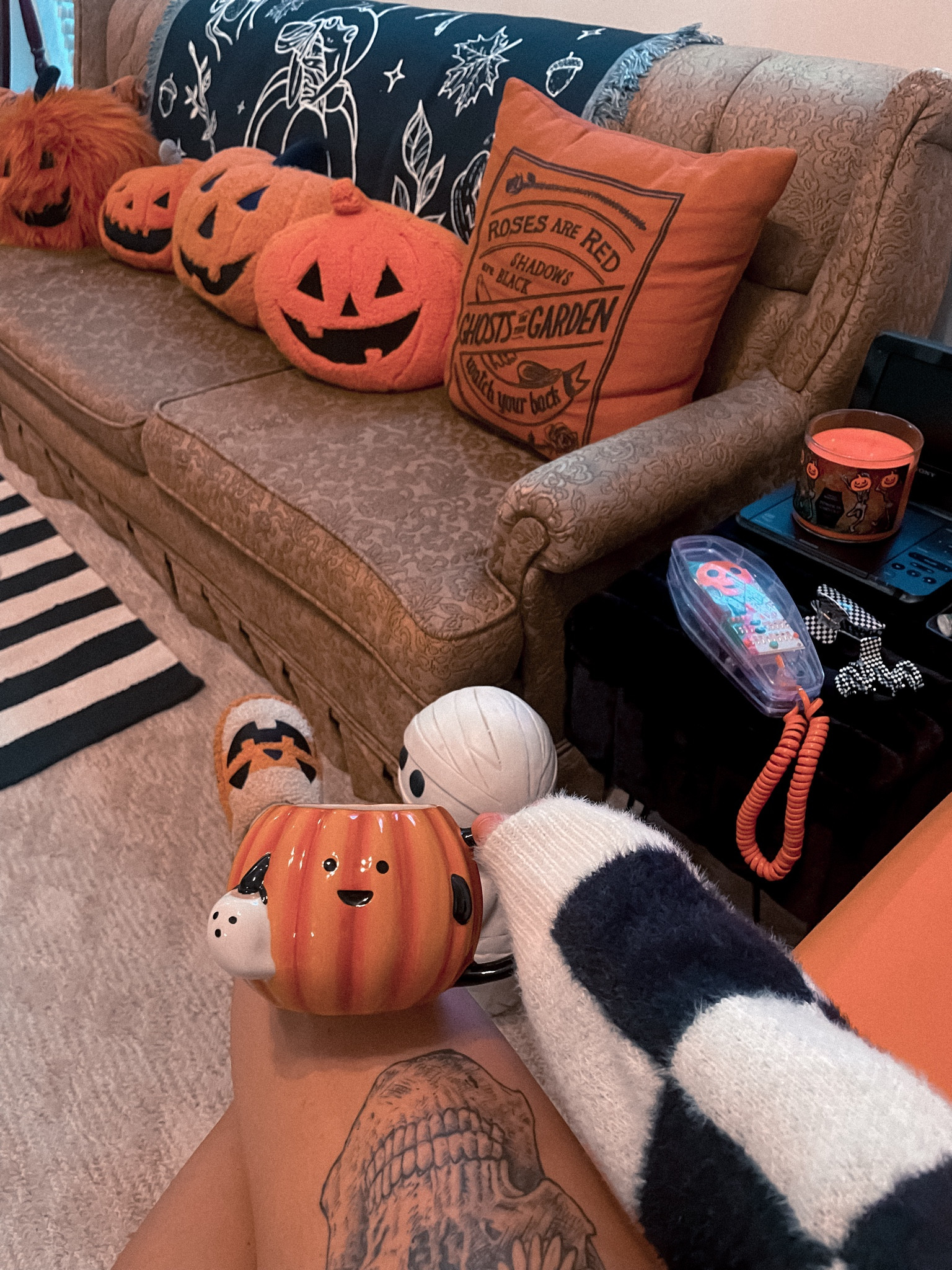 How could you not want this chubby little pumpkin with a ghostie trick-r-treat pail?!?! So stinkin’ cute!!! Trying to make this my only mug purchase this season… but it did happen. 🎃👻
.
.
.
.
#halloween365 #halloweeneveryday #halloweenaesthetic #halloweenfinds #timburtonstyle #codeorange #pumpkinqueen

#LTKFindsUnder50 #LTKSeasonal #LTKHome