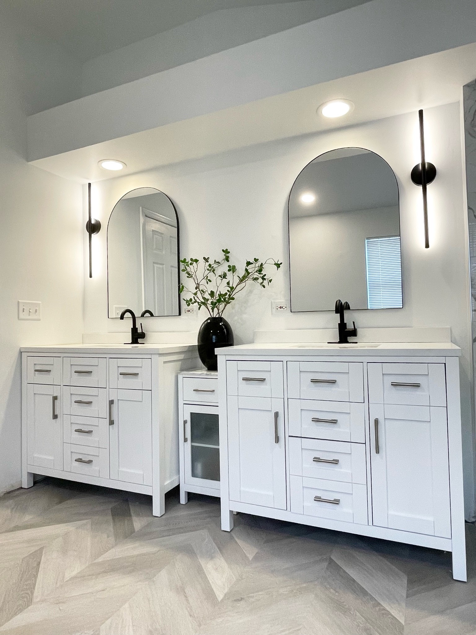 Modern Bathroom 
Arch Vanity Mirror 
Modern Linear Light Fixture 
Modern Light Sconce 
Bathroom Vanity 
Home Decor 

#LTKstyletip #LTKunder100 #LTKhome