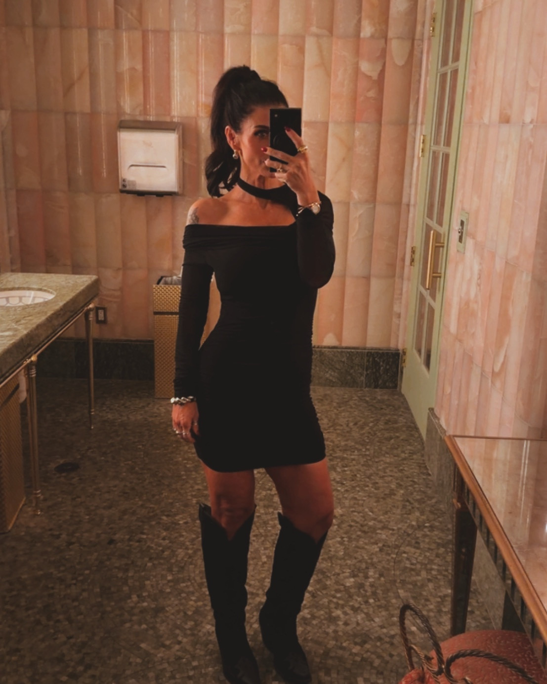 This dress is perfect for holiday parties ! Or for New Year’s Eve ! It comes in other colors as well. It is true to size 

#partydress
#newyearsevedress
#holidaypartyoutfit
#gno
#vegas

#LTKTall #LTKMidsize #LTKHoliday