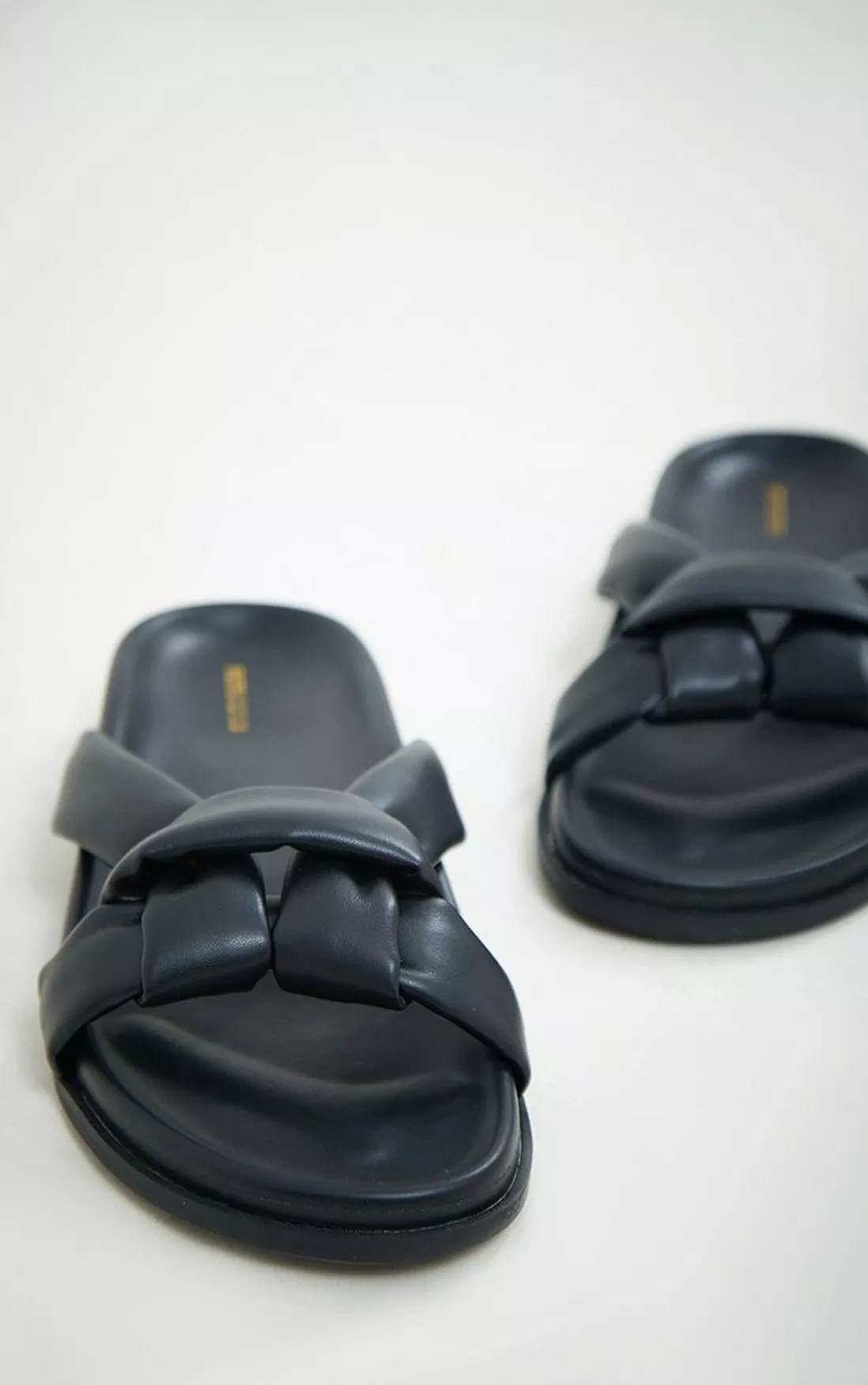 Black Round Faux Leather Chunky Centre Knot Sliders | NastyGal UK