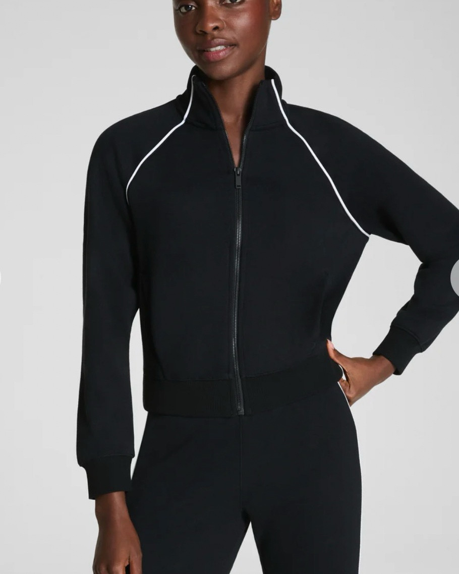 The Perfect Track Suit 

This suite is so comfortable and feels amazing! 

Great active wear or for travel 


Love the flare legs and the black color 

#LTKActive #LTKSaleAlert #LTKGiftGuide