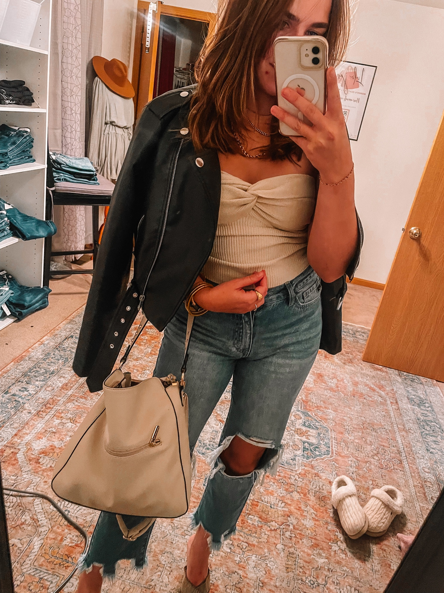 Loving this Fall transitional outfit



Fall outfit / date night outfits / amaon finds / outfit ideas / amzon tops / Amazon bag /  



#LTKSeasonal #LTKunder50 #LTKstyletip