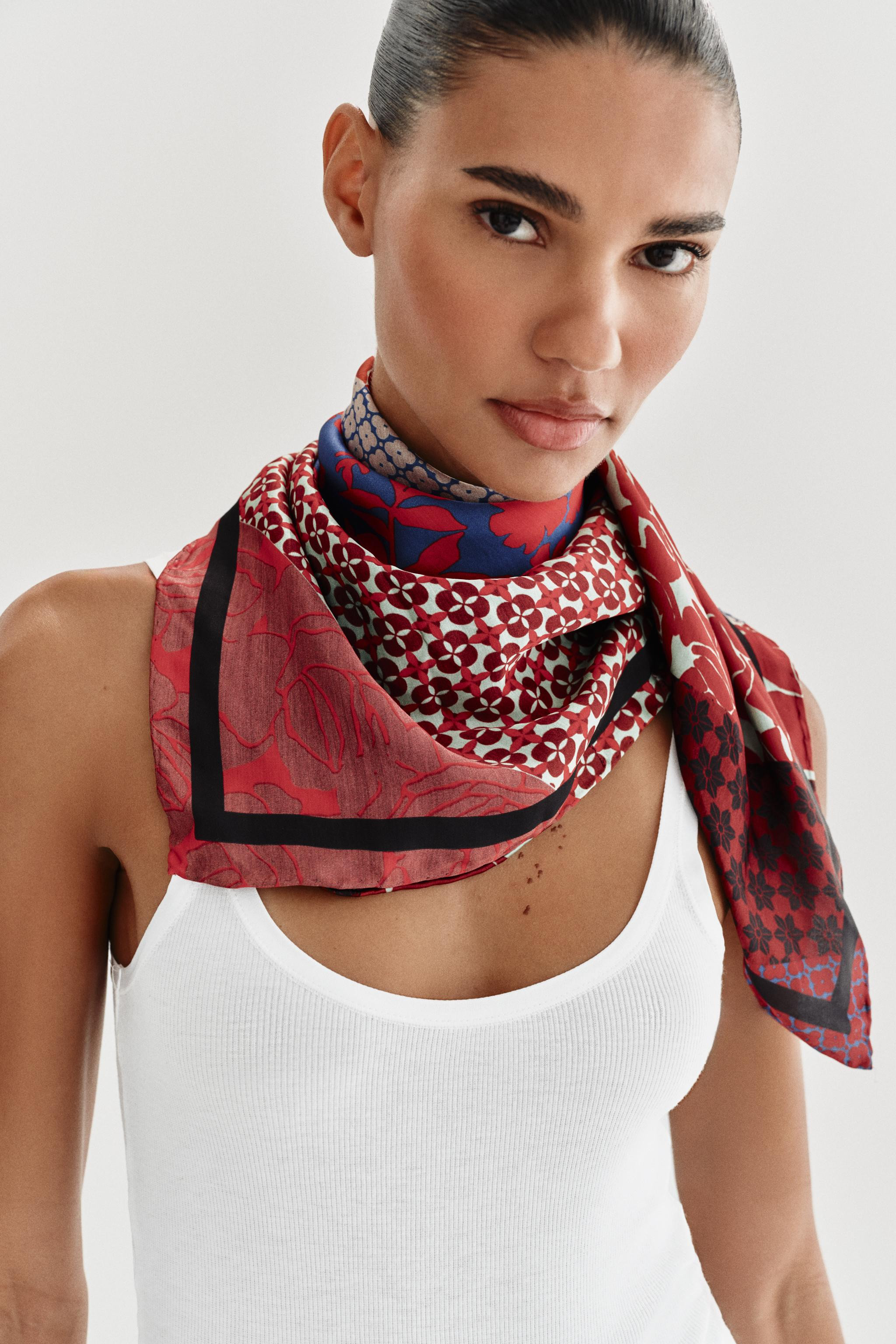 SATIN EFFECT FLORAL PRINT SCARF | Zara US