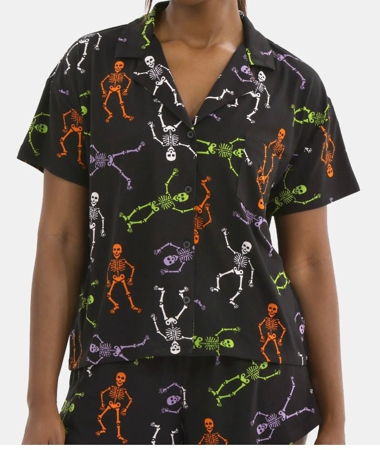 Skeleton pajamas under $17

Fall style, fall fashion, skeleton pajamas 

#LTKSeasonal #LTKFindsUnder50 #LTKSaleAlert