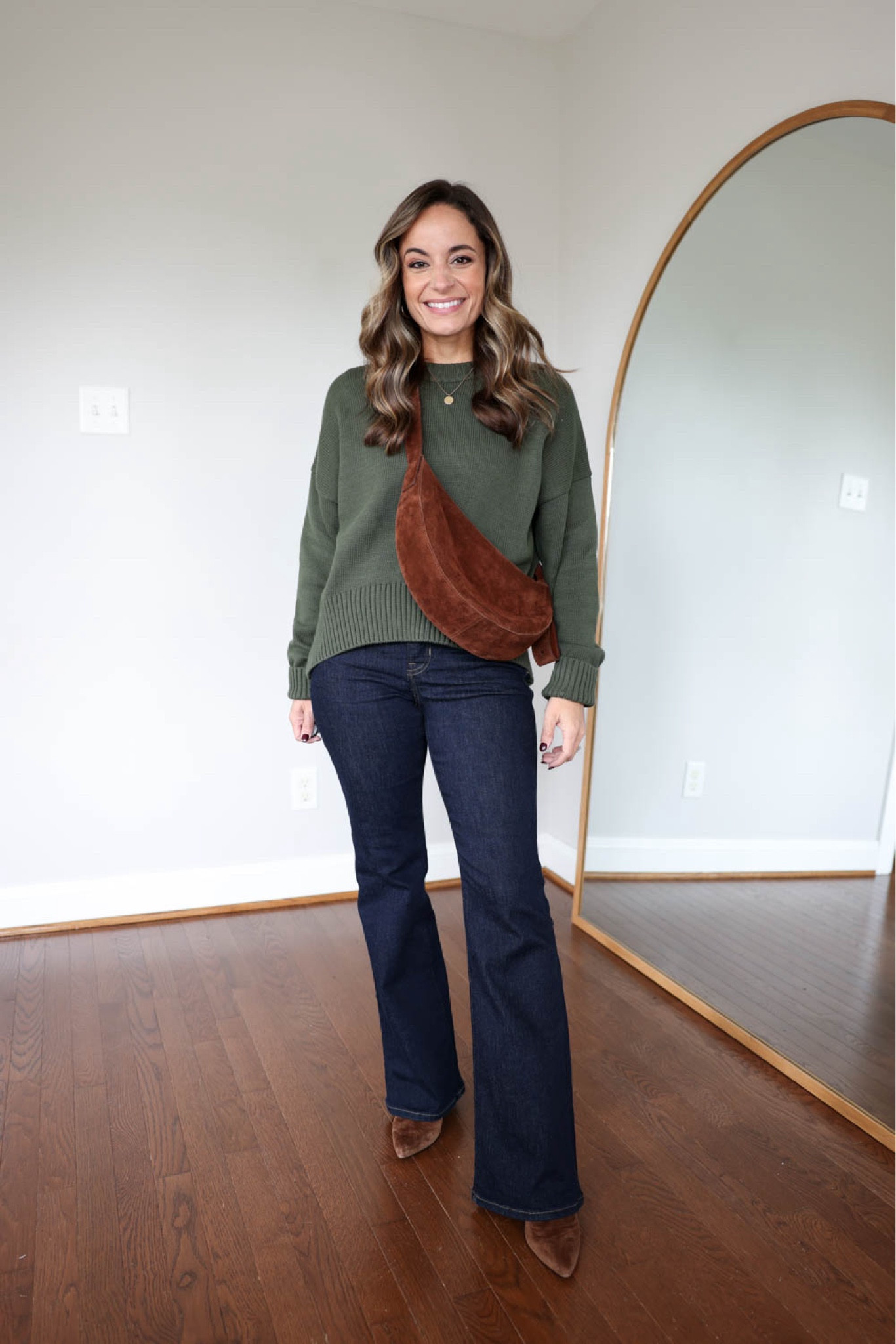 2024 fall casual capsule series: bootcut jeans 

Green sweater (quince): xs 
Bootcut jeans (j.crew): petite 24 


My measurements for reference: 4’10” 105lbs bust, waist, hips 32”, 24”, 35” size 5 shoe. 25” inseam measurement to my ankle bone.

