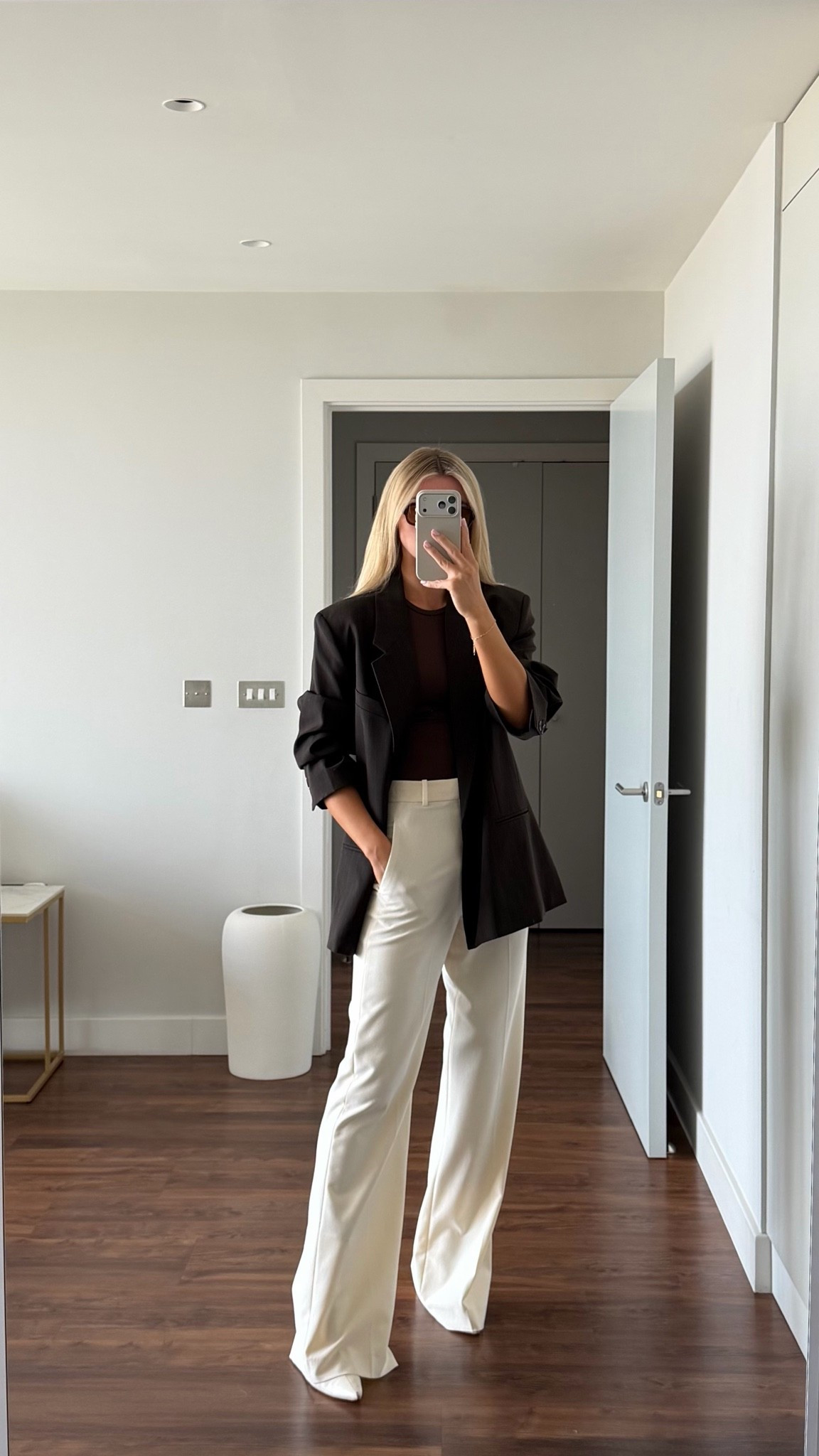 Transitional autumn outfit. 🍂


Elevated Basics | Luxury Style | Oversized Blazer | Brown Blazer | Neutral Outfit | Brown Top | Workwear | Cream Trousers | Wide Leg Trousers | Off Duty Style | Minimalist | What To Wear | How To Style | How To Look Expensive | Tailoring | Wardrobe Basics | Capsule Wardrobe | Wardrobe Essentials | Autumn / Winter 2026 | Autumn Outfits UK | Cream Boots | Ankle Boots | Heeled Boots | New In | H&M | Reiss | MyTheresa | Quiet Luxury | Good Quality Basics | Everyday Outfits | Casual Outfits | Styling Tips | Zara New In | @Zara @Mytheresa @reiss

#LTKFashionMonth #LTKuk #LTKautumn