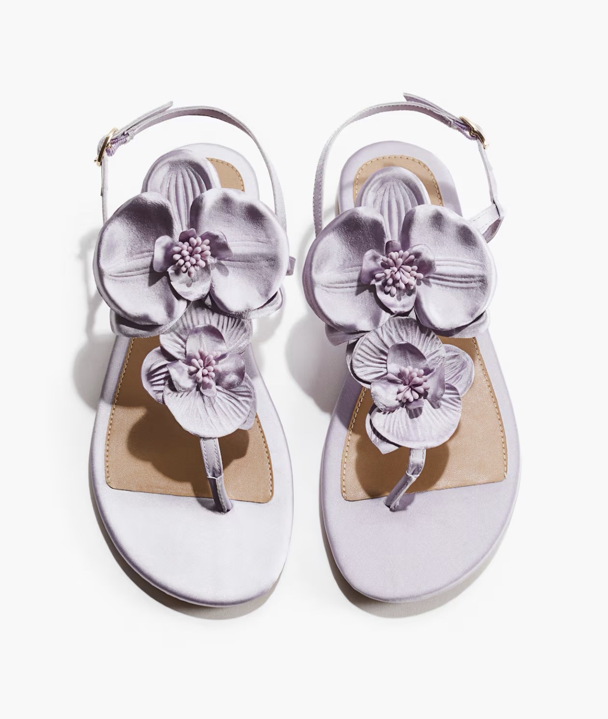 On sale under $40! Prettiest floral
Sandals 😍 also come in ivory 🤍