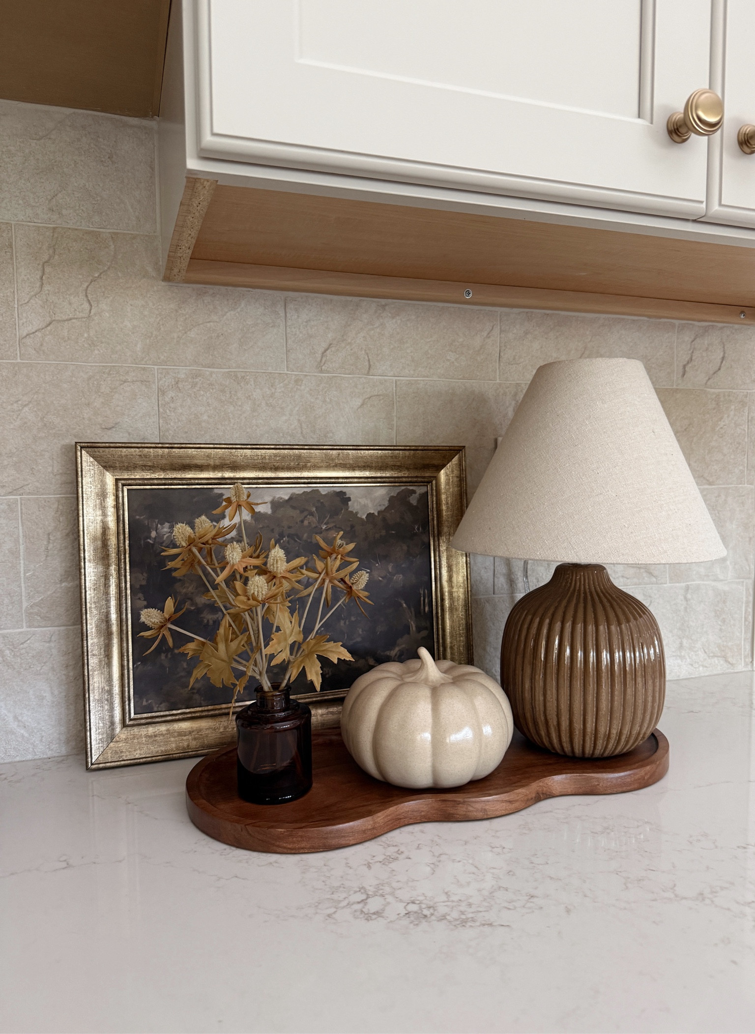 LOVE this tray from Target! 😍 It’s such a good size! My lamp & wall art are out of stock online but be sure to check for in store pickup at your local target! A few of mine have both in stock! 🫶🏼


Target Home Decor, Entryway Table, Fall Stems, Fall Home Decor, Neutral Home

#ad #target #targetstyle #targetpartner

#LTKFallSale 

#LTKSeasonal #LTKHome