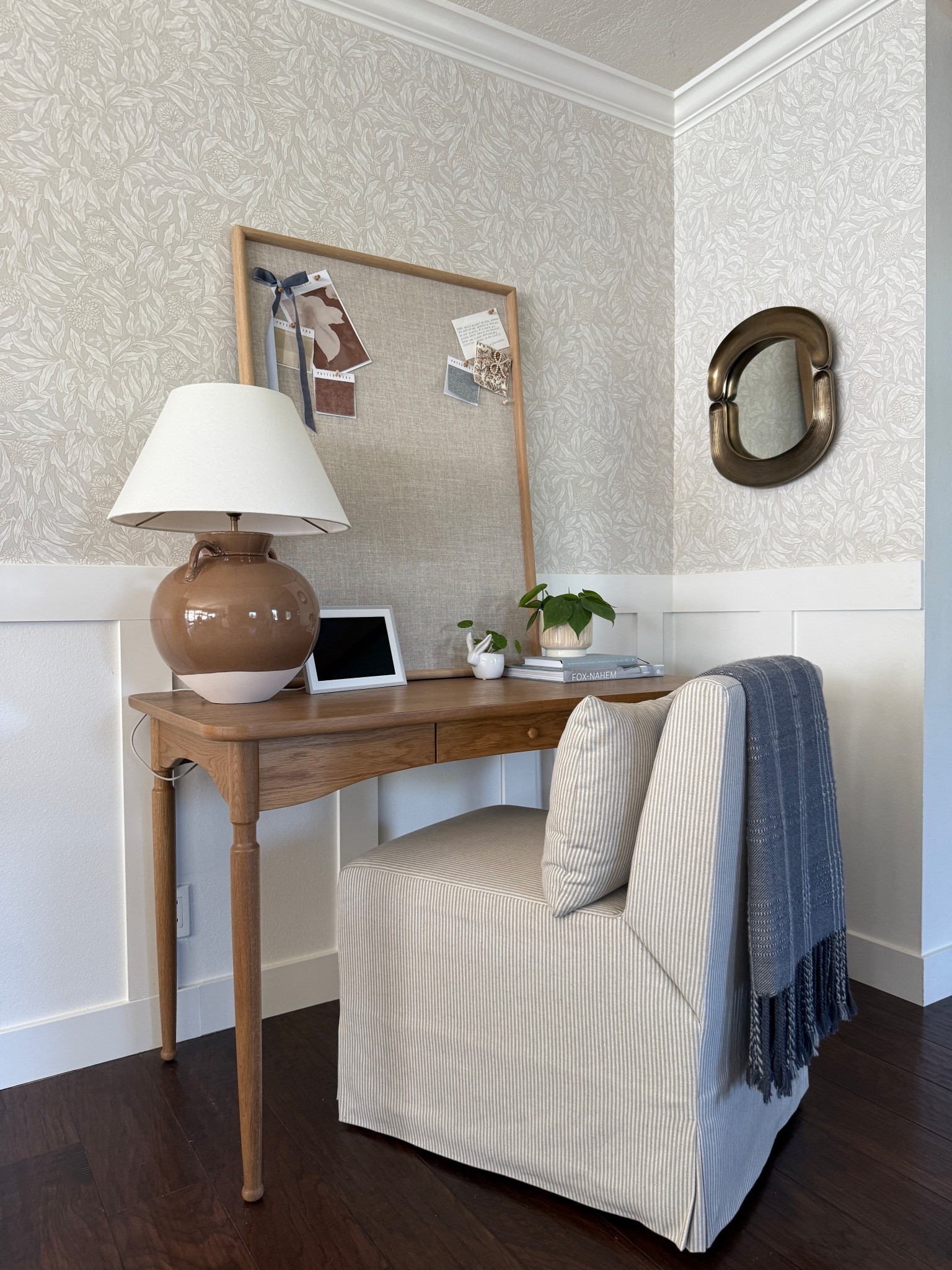 Check out Aura Frames! The perfect Mother's Day gift. The digital frame that you can update through the Aura app no matter where you are located.
AD

#LTKSaleAlert #LTKGiftGuide #LTKHome