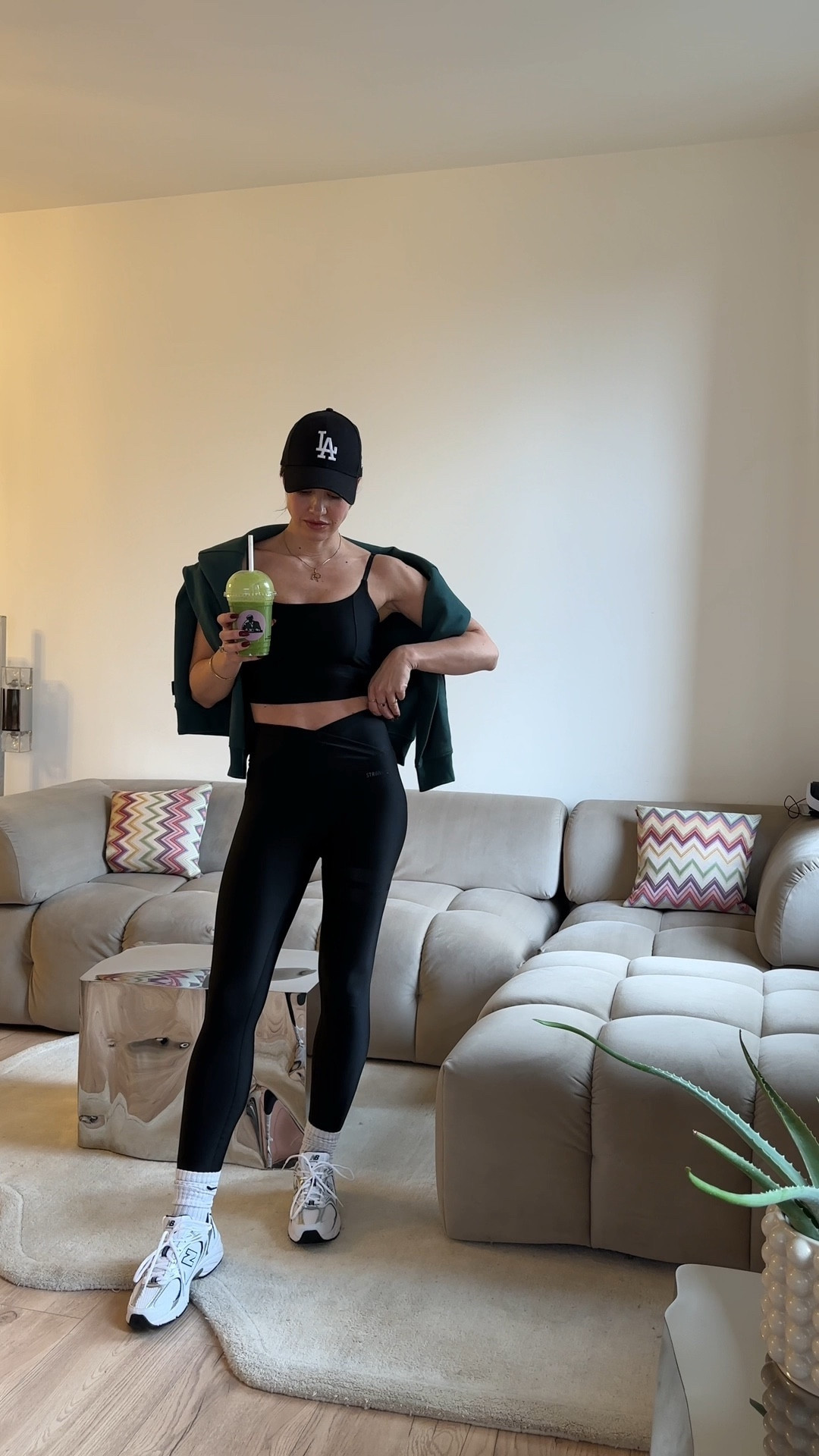 My new fav workout set 💘

Sweater, sportswear legging, sport top, new balance, workout set, gym outfit, fitness look

#LTKeurope #LTKfitness