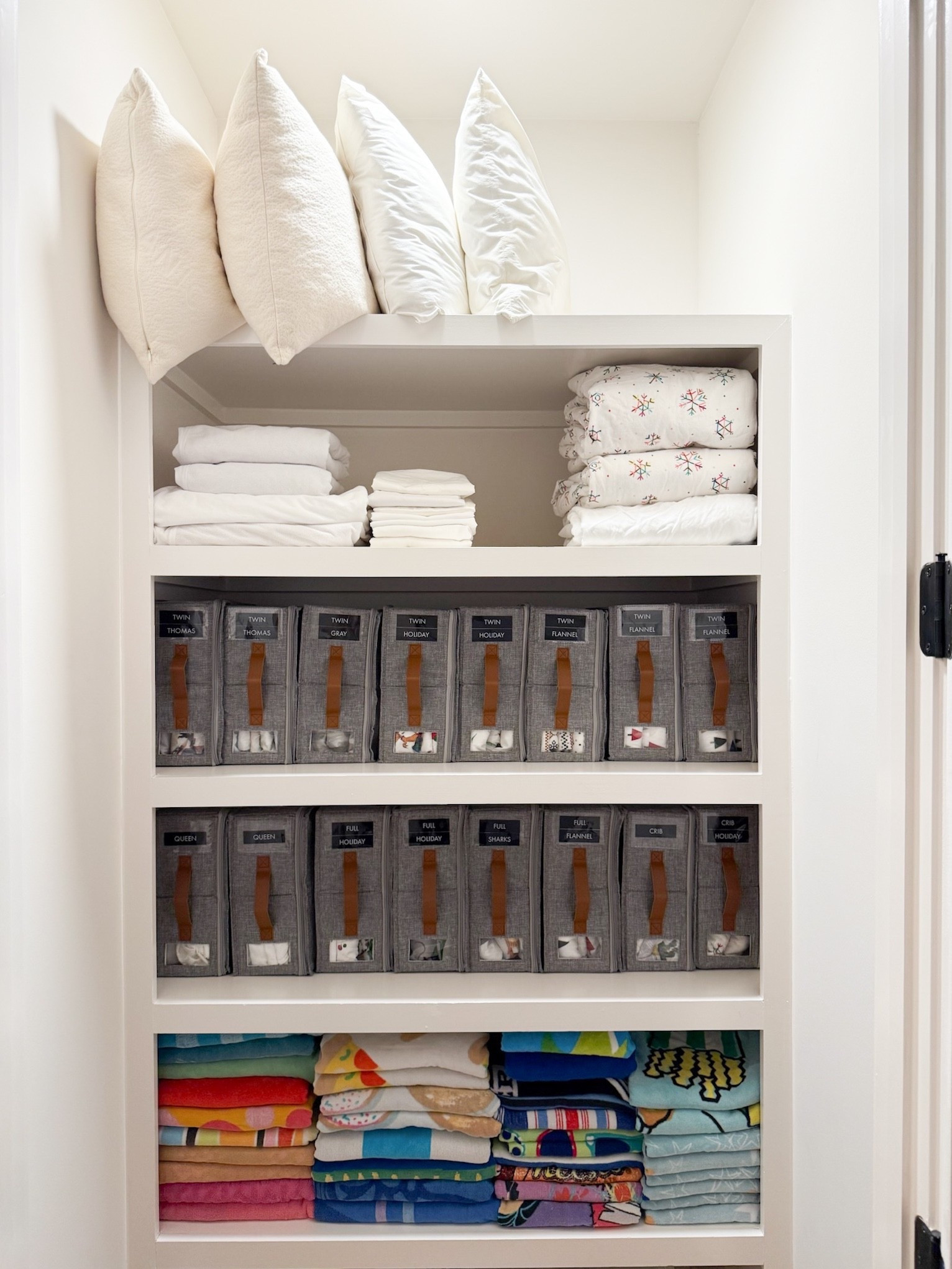 It's not just about sheets and towels — it's about creating a space that feels warm, ready, and full of calm before the busy season begins. An organized linen closet means:

✨Fresh bedding for guests
✨Extra towels right where you need them
✨A sense of calm that carries through the season

Let us sprinkle some organizing magic before the holidays hit. Drop a 🎄to book your Jumpstart Session today - your guests (and your future self) will thank you!
