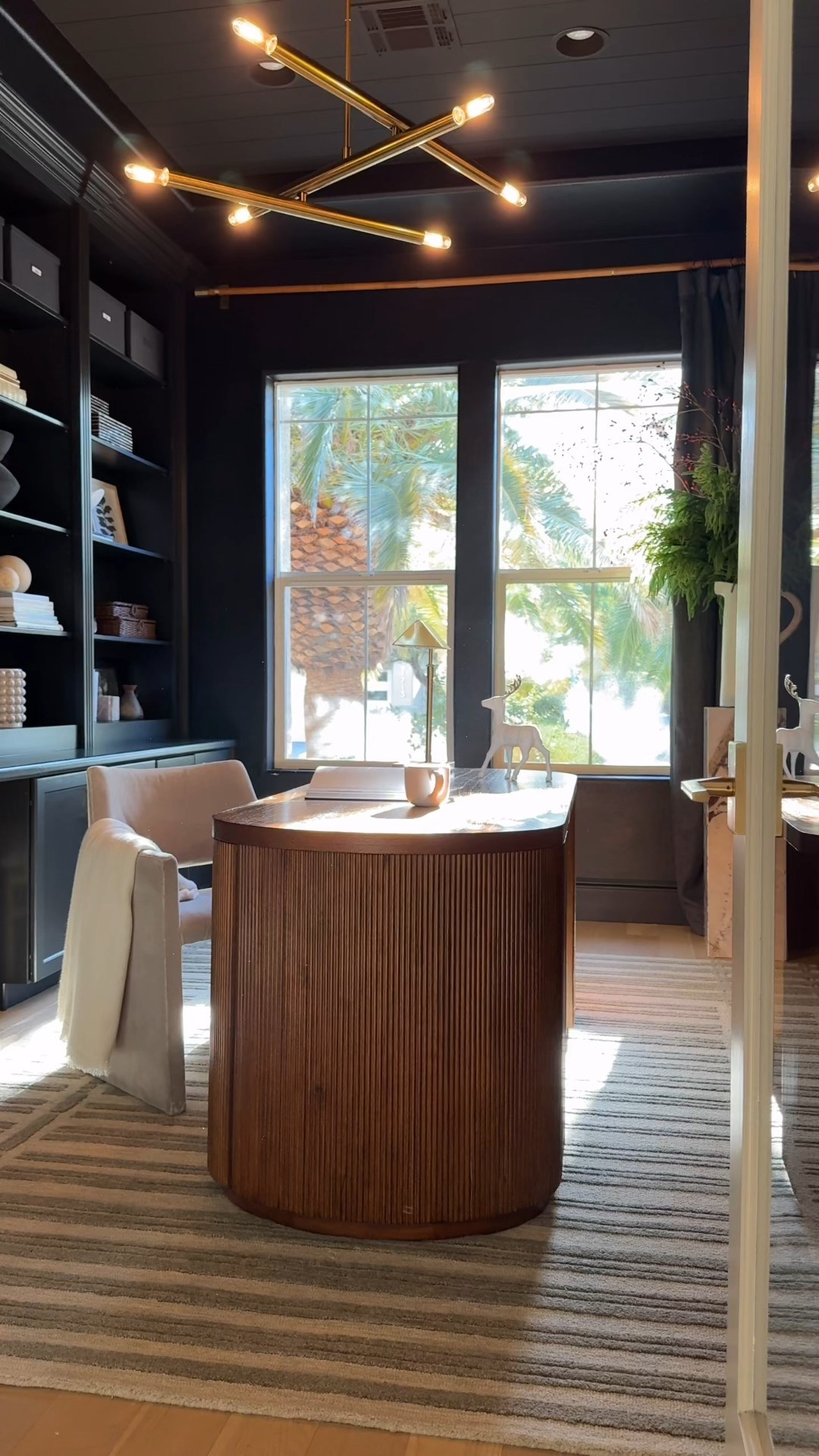 Holidays in the office 

#LTKdayinmylife #LTKHoliday #LTKHome