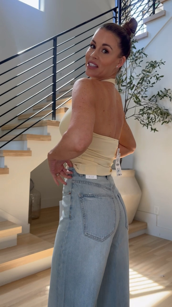 How cute is this summer outfit from Zara? 😍 

I love the slim fit of this butter yellow halter top. The round neckline and open back are so flattering! These loose wide leg denim jeans are a 10/10! 

Summer travel 
Summer outfits 
Summer dress
Italy outfits 
Vacation dress
Vacation outfits
Zara jeans
Zara haul 

#LTKWorkwear #LTKFindsUnder50 #LTKStyleTip