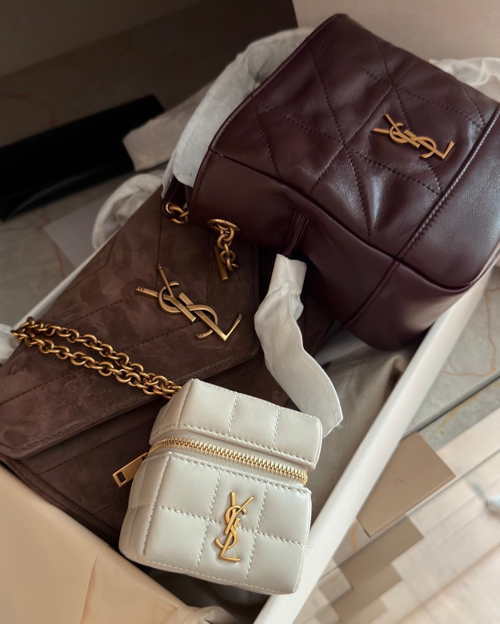Designer-inspired details with timeless appeal 🤍🤎  
These quilted mini bags are the kind of accessories that instantly elevate any outfit. Rich neutrals, gold hardware, and classic silhouettes make them easy to style year-round — from casual daytime looks to polished nights out.

Perfect for:
• Everyday wear  
• Date nights  
• Events and dinners  
• Elevating simple outfits  

📏 Details:
Mini size with chain strap  
Structured shape with quilted finish  
Lightweight and easy to carry  

A true cost-per-wear win — neutral handbags like these work across seasons and trends, making them a smart long-term wardrobe staple.

Neutral handbag finds, quilted mini bags, elevated accessories, everyday chic style, capsule wardrobe accessories.

Tap to get details and save this for later.

Follow me on Instagram and YouTube @kirasfashionfinds