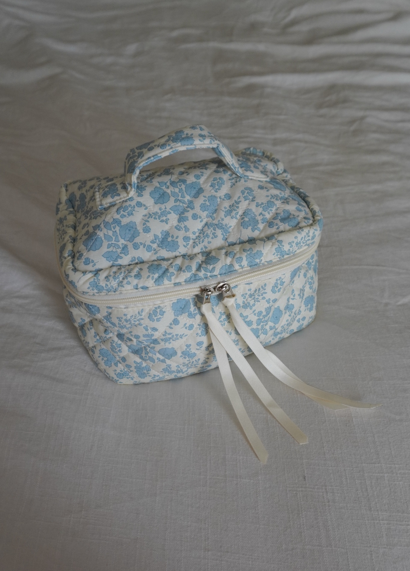 New makeup bag 🤍

#LTKstyletip #LTKU #LTKMostLoved #amazonfinds #makeupbag #travelmakeupbag #travelbag #valentinesday #giftideas #giftsforher #amazon #trendingmakeup #cosmeticbag #quiltedmakeupbag #cosmeticcase 

#LTKbeauty #LTKtravel #LTKfindsunder50