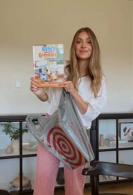 #ad Here is a roundup of some of our favorite kids’ books we pick up from @Target both in store and online. Your kids will love them! 
#TargetParter #KidsBooks #Target 


#LTKKids