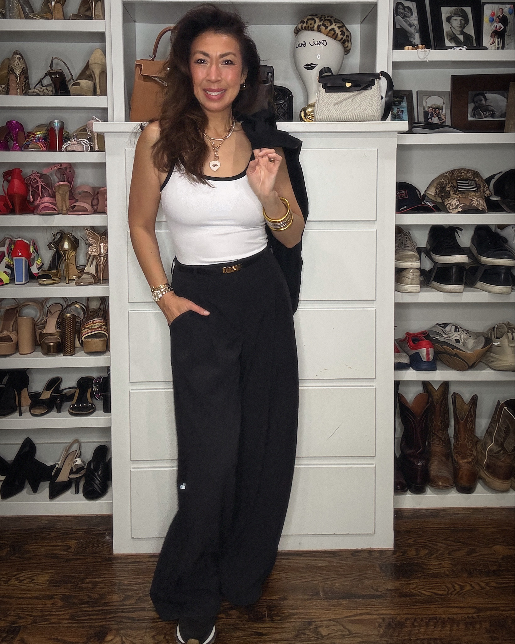 Styleofsam wearing a polished, put together, AND comfortable outfit in Alo (took my regular size in pants, elastic back on pants) — good for travel, WFH, and work. #styleofsam #blackandwhiteoutfit #workoutfit

#LTKmomlife #LTKOver40 #LTKWorkwear