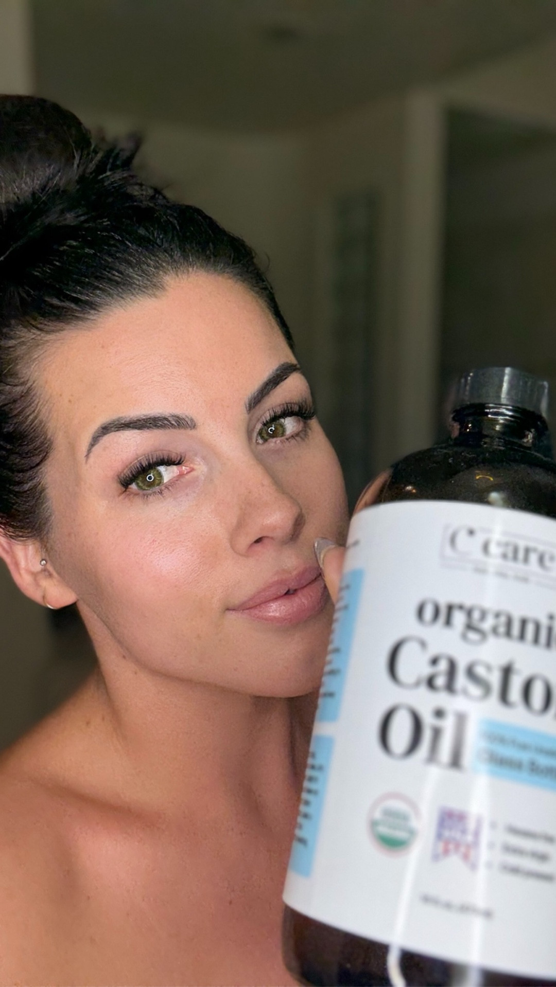 ✨Castor oil = the unsung hero of my beauty cabinet ✨

I started using it as a hair + scalp treatment to help strengthen and thicken my hair (and wow, it works). It’s amazing for stimulating growth, soothing the scalp, and adding that healthy shine.

But honestly… the benefits don’t stop there 👀
💧 It’s a fab cuticle + lash oil
💋 A super hydrating lip treatment
🌿 Even great for brows and dry skin spots

It’s one of those old-school natural remedies that does everything — and it’s so affordable! Sharing my favorite one + how I use it on my LTK 💕

#LTKBeauty