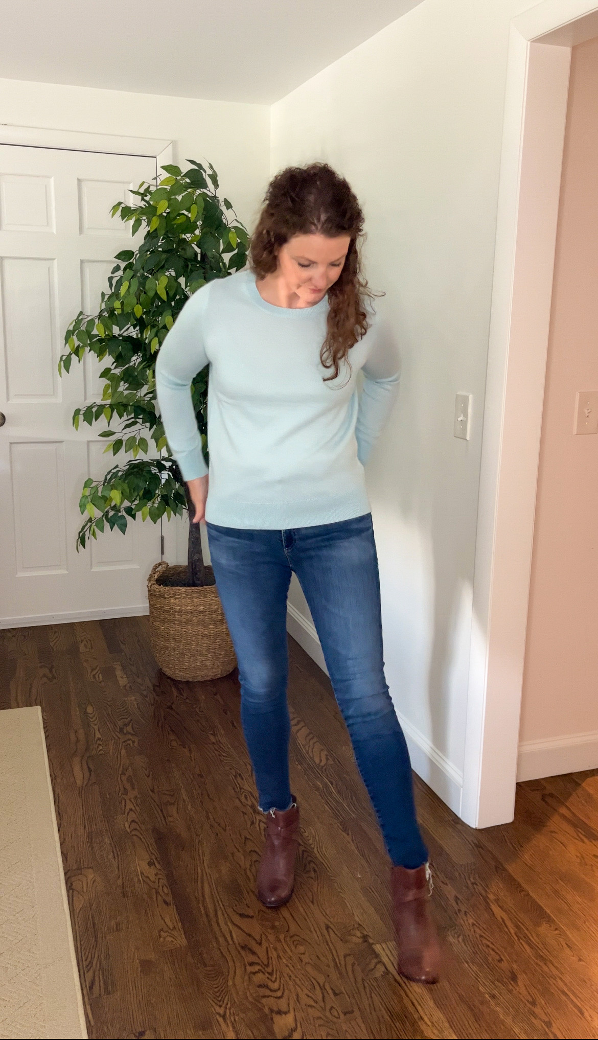 Still my favorite everyday cashmere sweater! Comes in a ton of colors and fits true to size. Very similar to my JCrew cashmere sweater 

#LTKMidsize #LTKmomlife