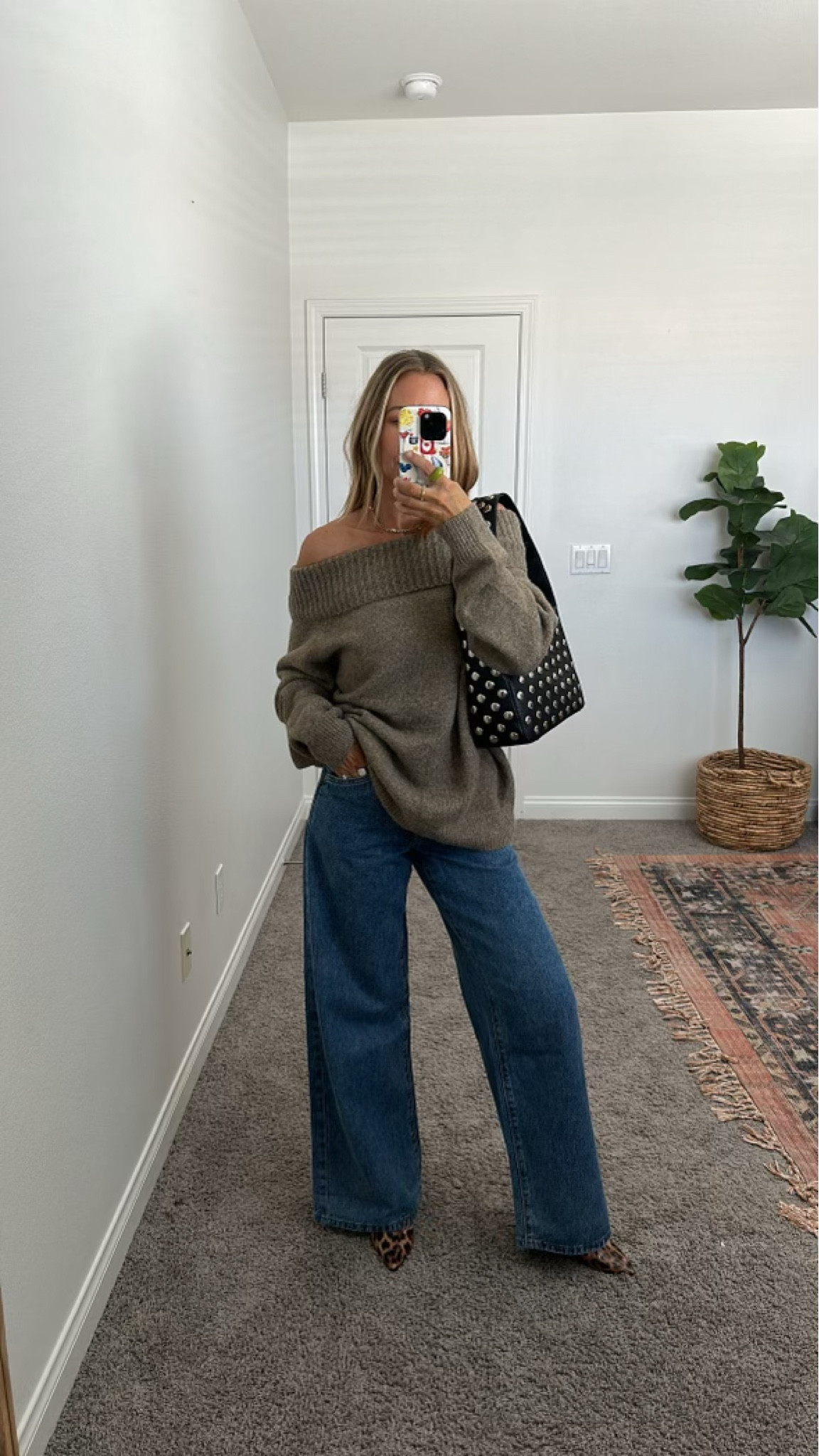 This look is so cozy yet chic. Loving this sweater + denim mix.

#LTKFindsUnder100 #LTKStyleTip