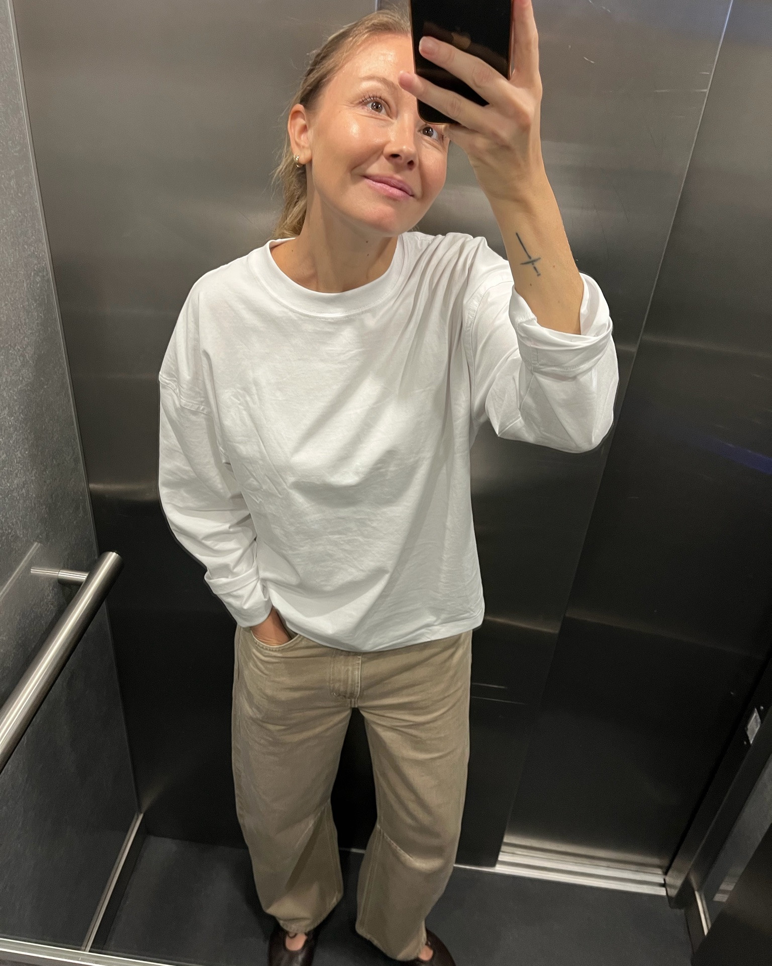 Long sleeve white tees & beige denim