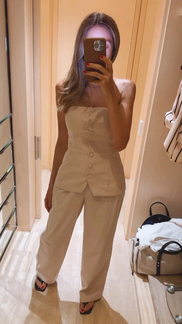 Feminine and chic pants and top. Perfect for a date night or the office.
Runs tts , wearing a size small.


#LTKStyleTip #LTKWorkwear #LTKOver40