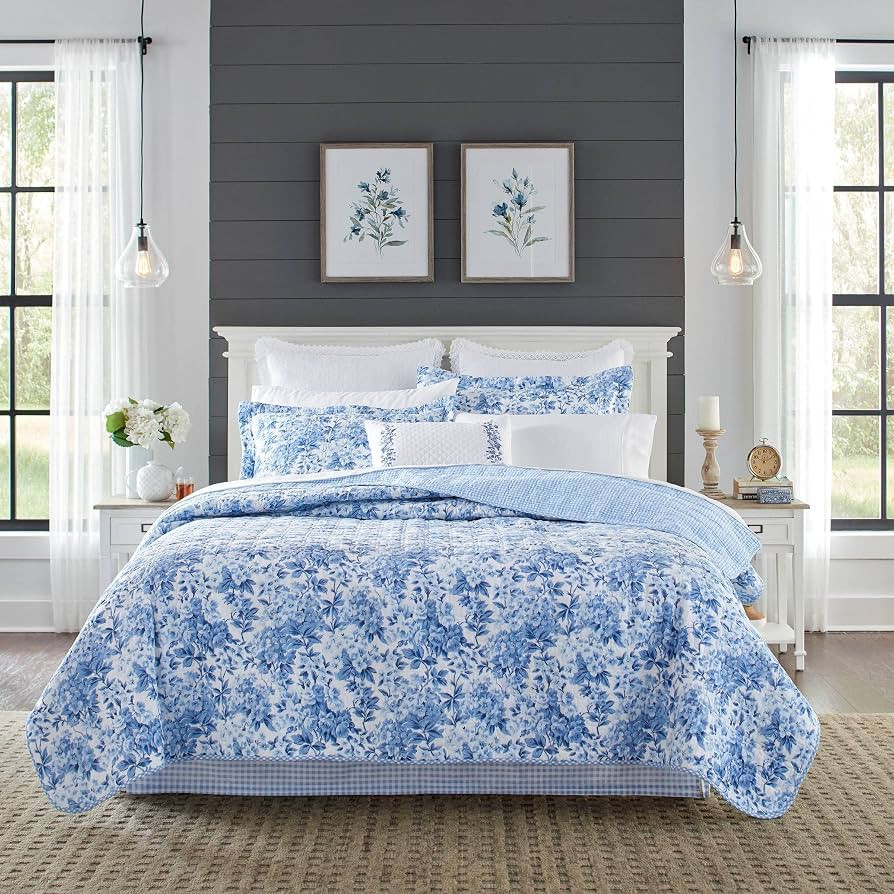 Laura Ashley- Queen Quilt Set, Cotton Reversible Bedding Set, All Season Cottage Home Décor (Bri... | Amazon (US)