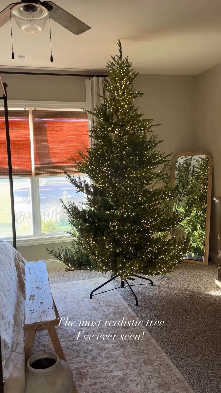 I was really trying not to unbox this beauty til November…. But even after a full day of fall activities I couldn’t wait!! She’s a DREAM 🥹

#christmas #christmastree