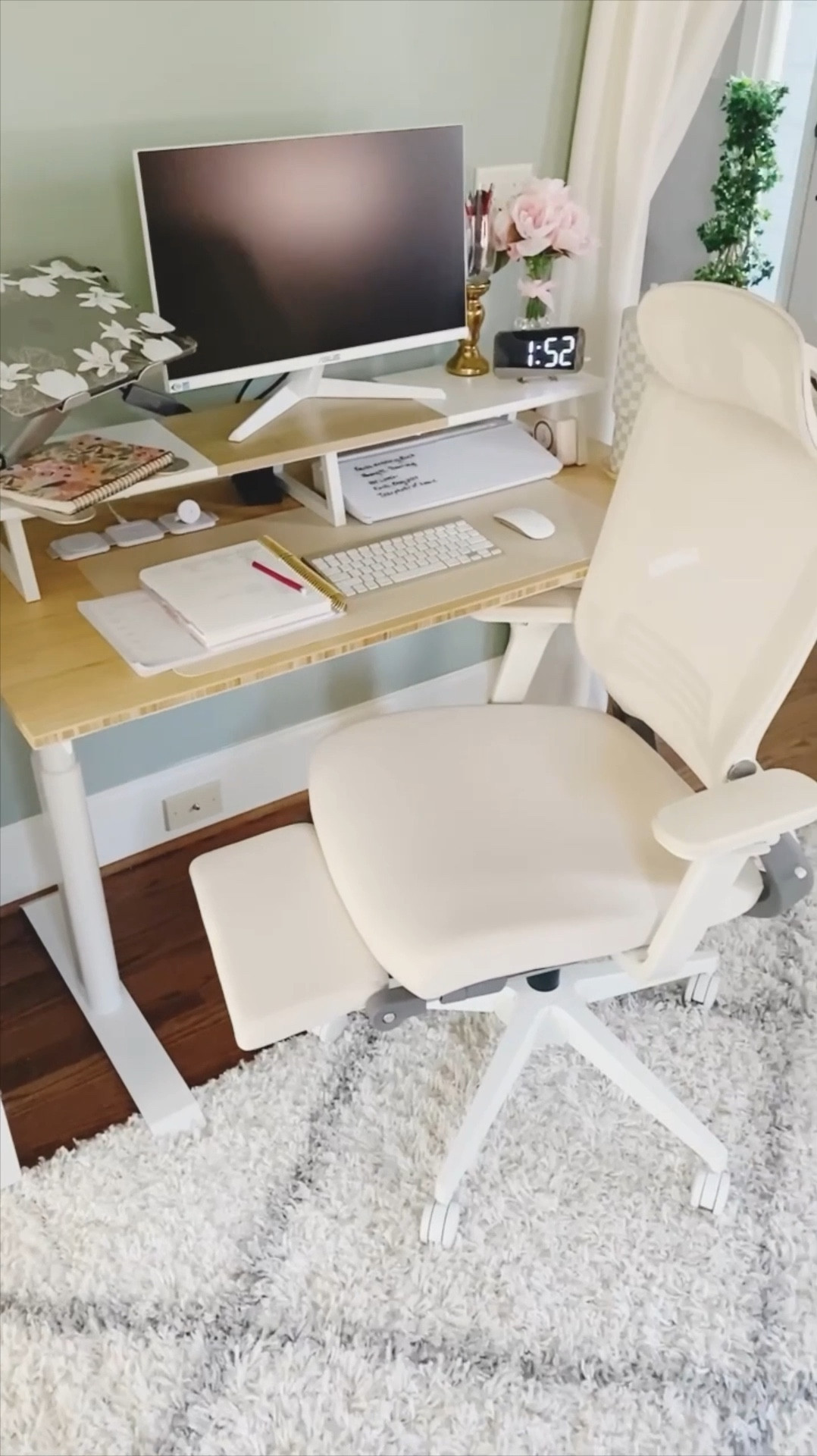 ✨My blogging home office got a chic refresh...🌸

Step into my world of productivity and creativity!

Join me as I transform my space into the ultimate feminine home office oasis, where organization meets comfort and style.

#HomeOfficeGoals #FeminineWorkspace
#CreativeCorner #Amazonfinds
#feminineoffice #workfromhome #workspace

#LTKSaleAlert #LTKHome