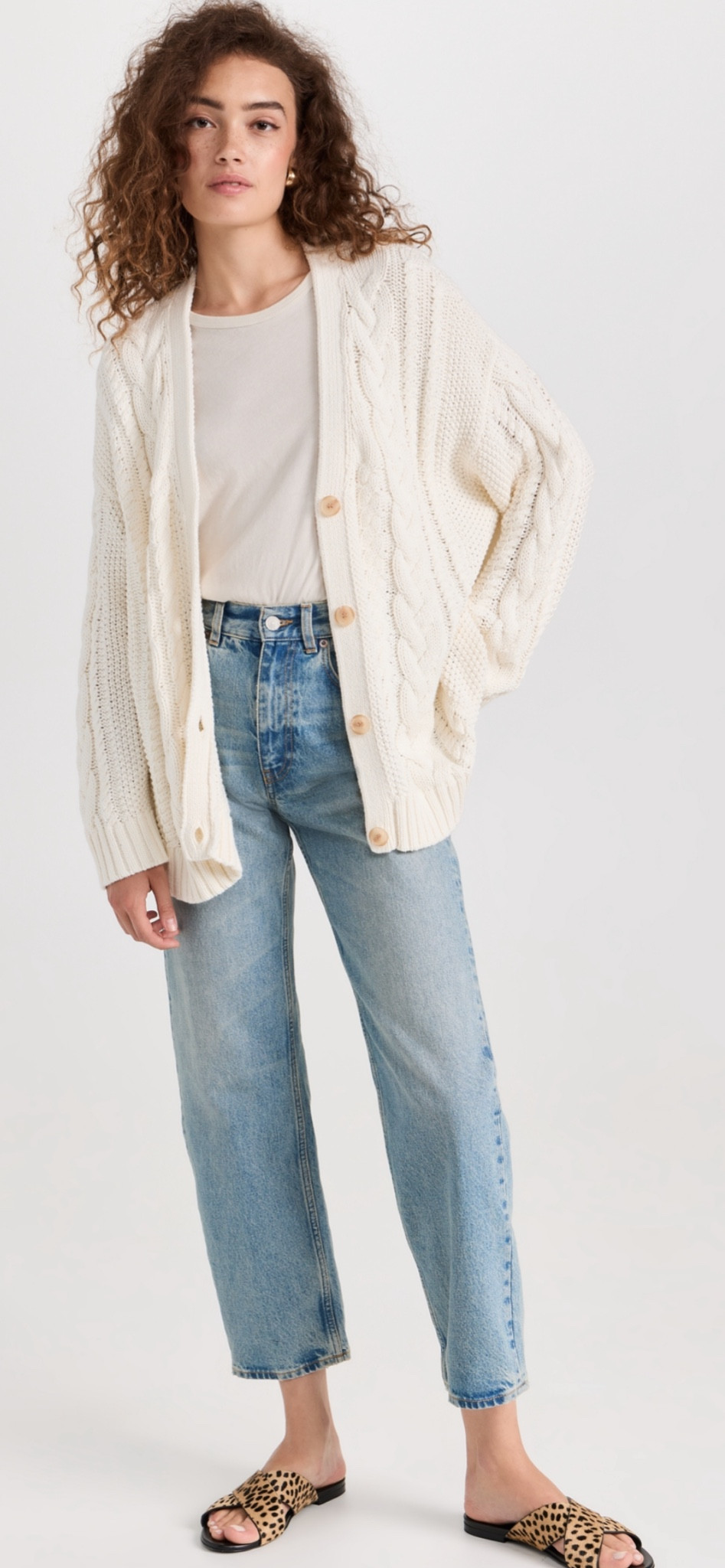 My favorite ease into Fall look. Invest ina. Great cardigan and comfortable jeans 

#LTKFind #LTKBacktoSchool #LTKSeasonal