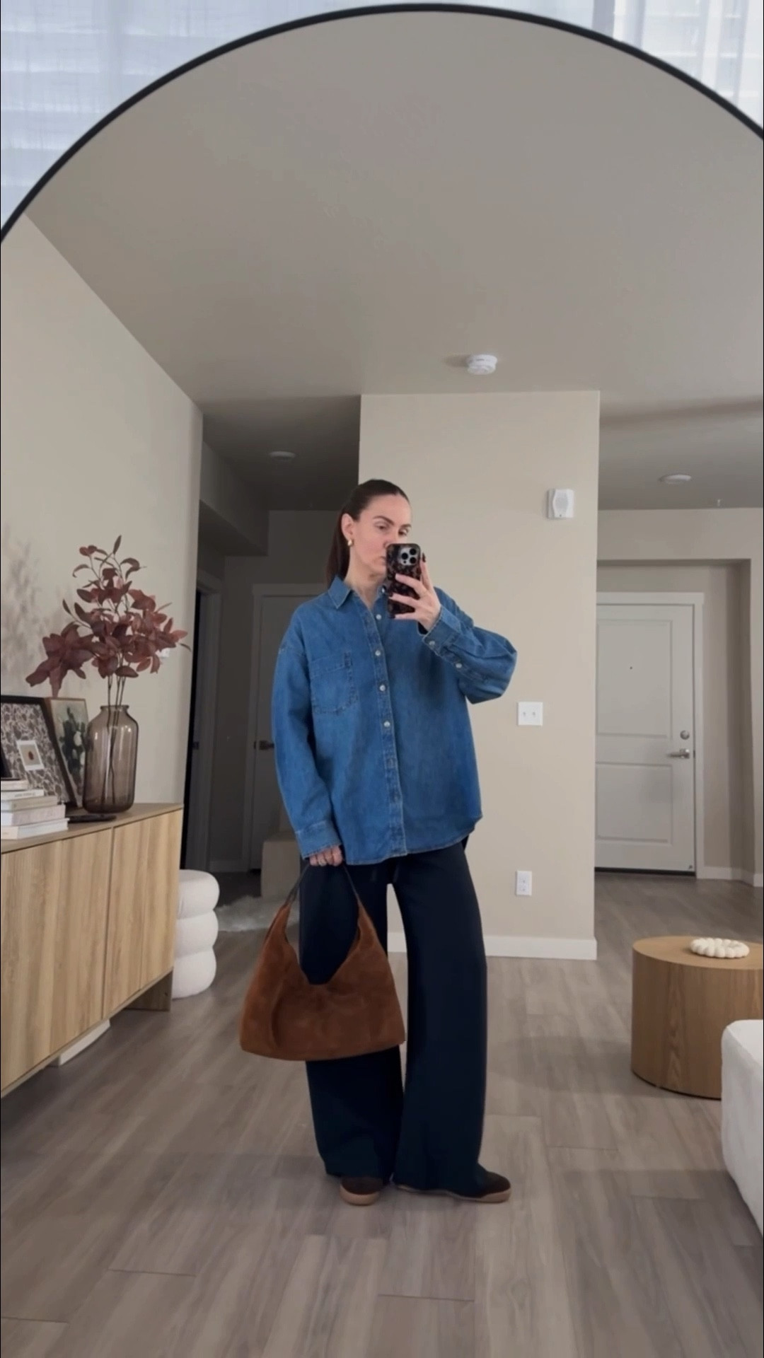 luxurious italian suede bag 50% off with code HOLIDAY 

#madewell #holidays #christmasgift