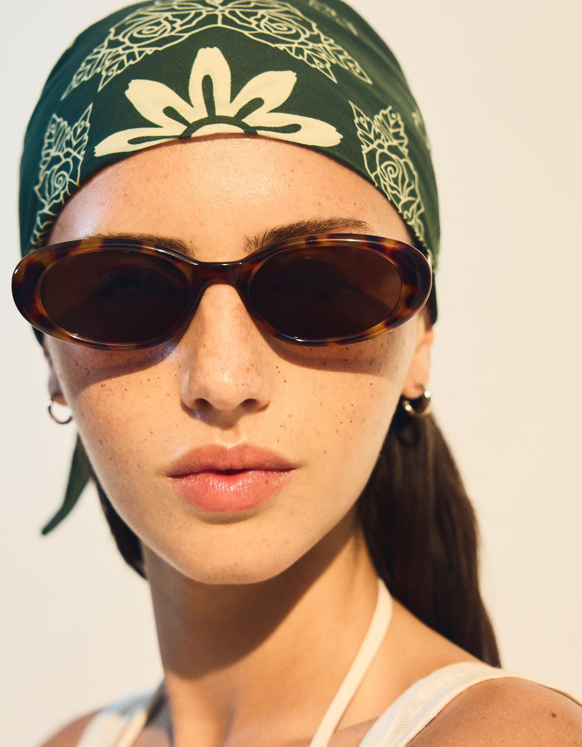 Sonnenbrille in Schildpattoptik - Accessoires - Damen | Bershka DE