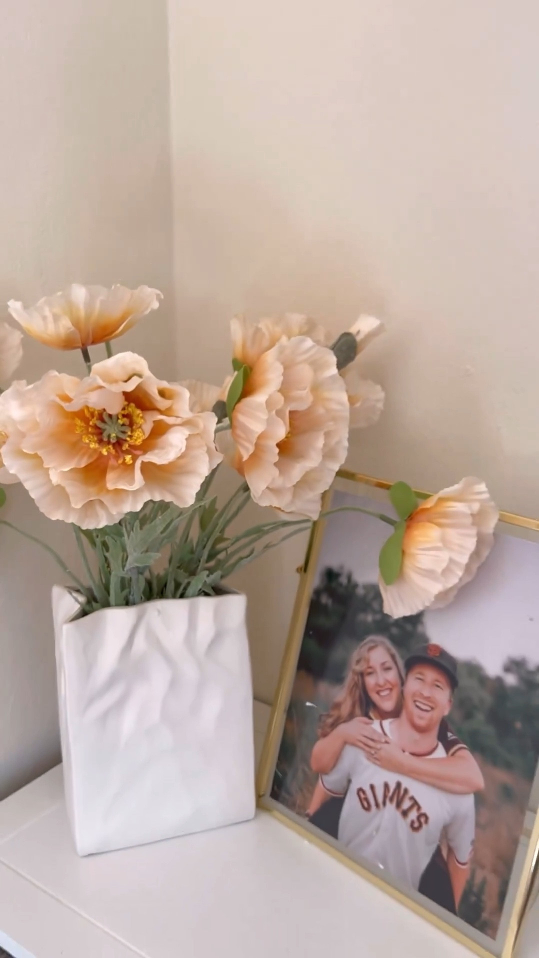 How cute is this crinkled paper bag looking vase?! Comes in small and large and it’s just adorable 🤩🌼 


#LTKhome