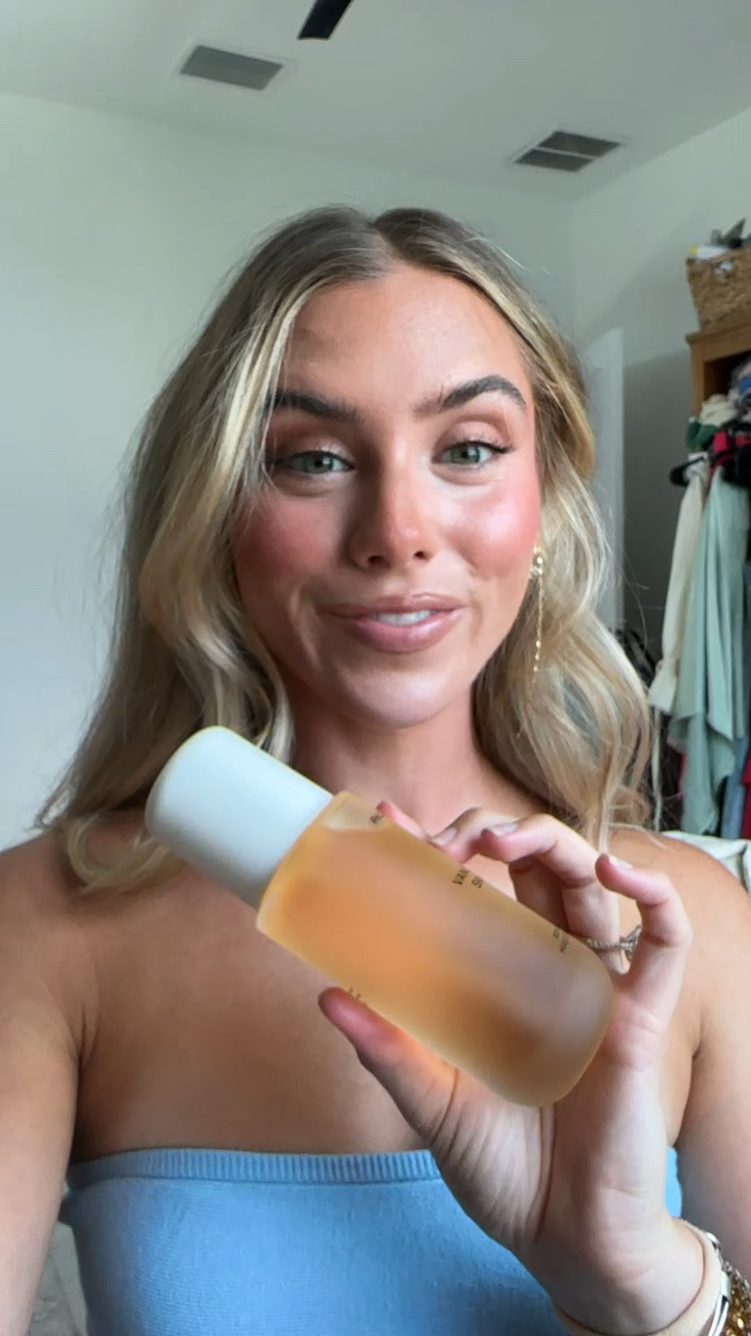 A silky, lightweight body oil infused with ceramide-rich floral oils and skin-mimicking lipids that nourishes and easily absorbs into the skin. Formulated to layer with our collection of fine fragrances to boost scent longevity.

Featuring our bestselling scent: Vanilla Skin. Unlike any other vanilla fragrance, Vanilla Skin evokes an iconic creaminess wrapped in a kaleidoscope of spice and intrigue. The dual nature of pink pepper and sugar settle down through rich cashmere before nestling into a core of addictive vanilla and cozy sandalwood to create a multidimensional take on an intoxicating sensual gourmand.@PHLUR

#LTKselfcare #LTKgrwm #LTKBeauty