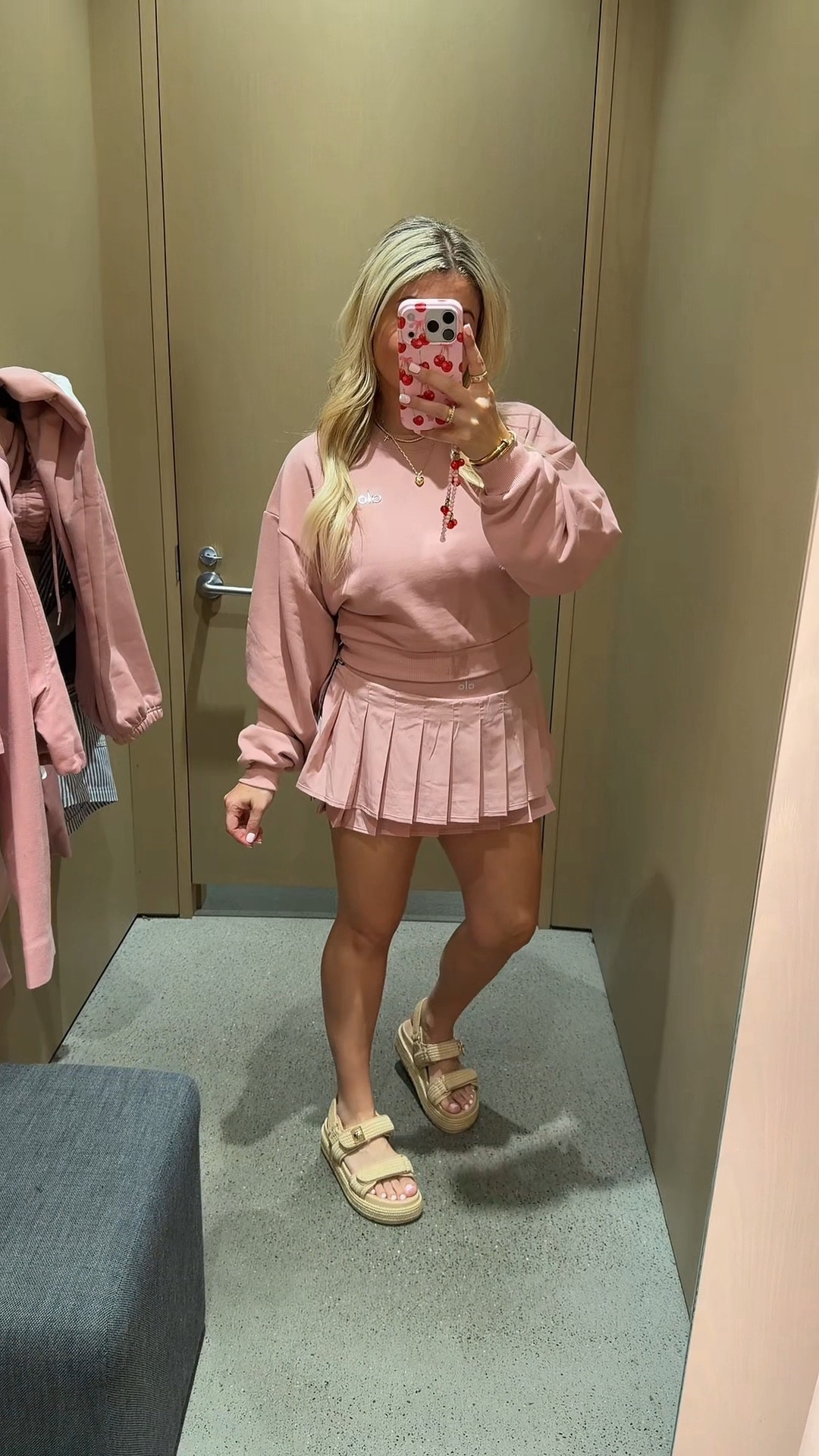 Alo vintage pink 💗
Size small