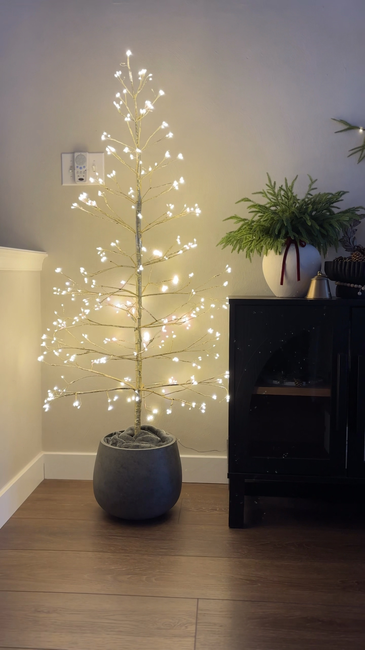 Here’s a simple little trick to instantly elevate your twinkling trees ✨
It’s quick, pretty, & makes your whole space feel extra magical.

Comment “Twinkle” to get the links sent straight to your inbox 🫶🏻
















.
.
.
.
.
.
#christmasfinds #twinkletrees #christmasdecor #christmasinspo #cozyhomedecor #holidaydecor #christmastwinkle 

#LTKHome #LTKHoliday #LTKSeasonal