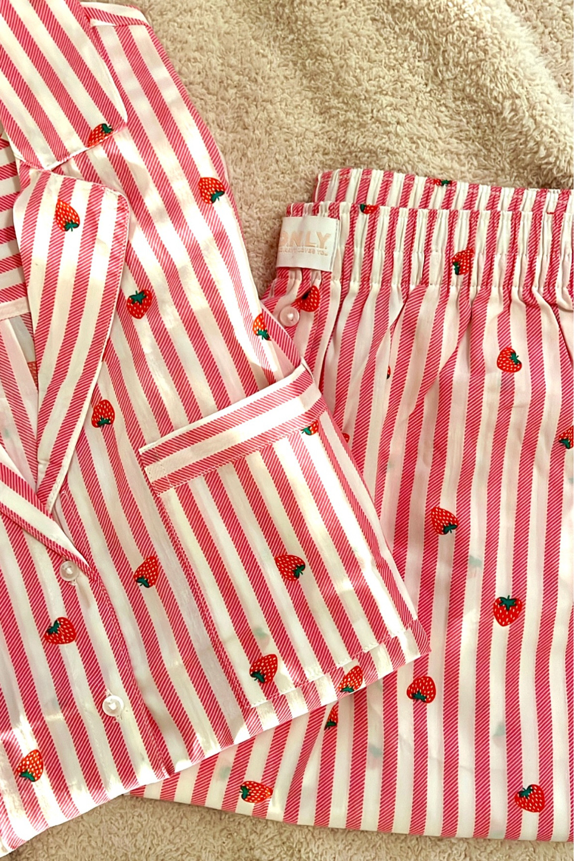 Valentines PJs for her ❣️💗💌🍓💘 30% off at checkout! #valentinesforher #LTKvalentines 

#LTKSeasonal #LTKSale #LTKfamily