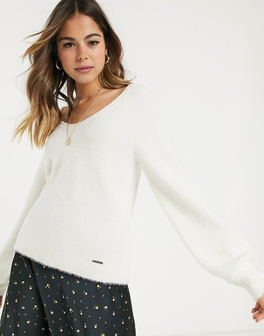 Abercrombie & Fitch eyelash knit slim v-neck sweater-Cream | ASOS (Global)